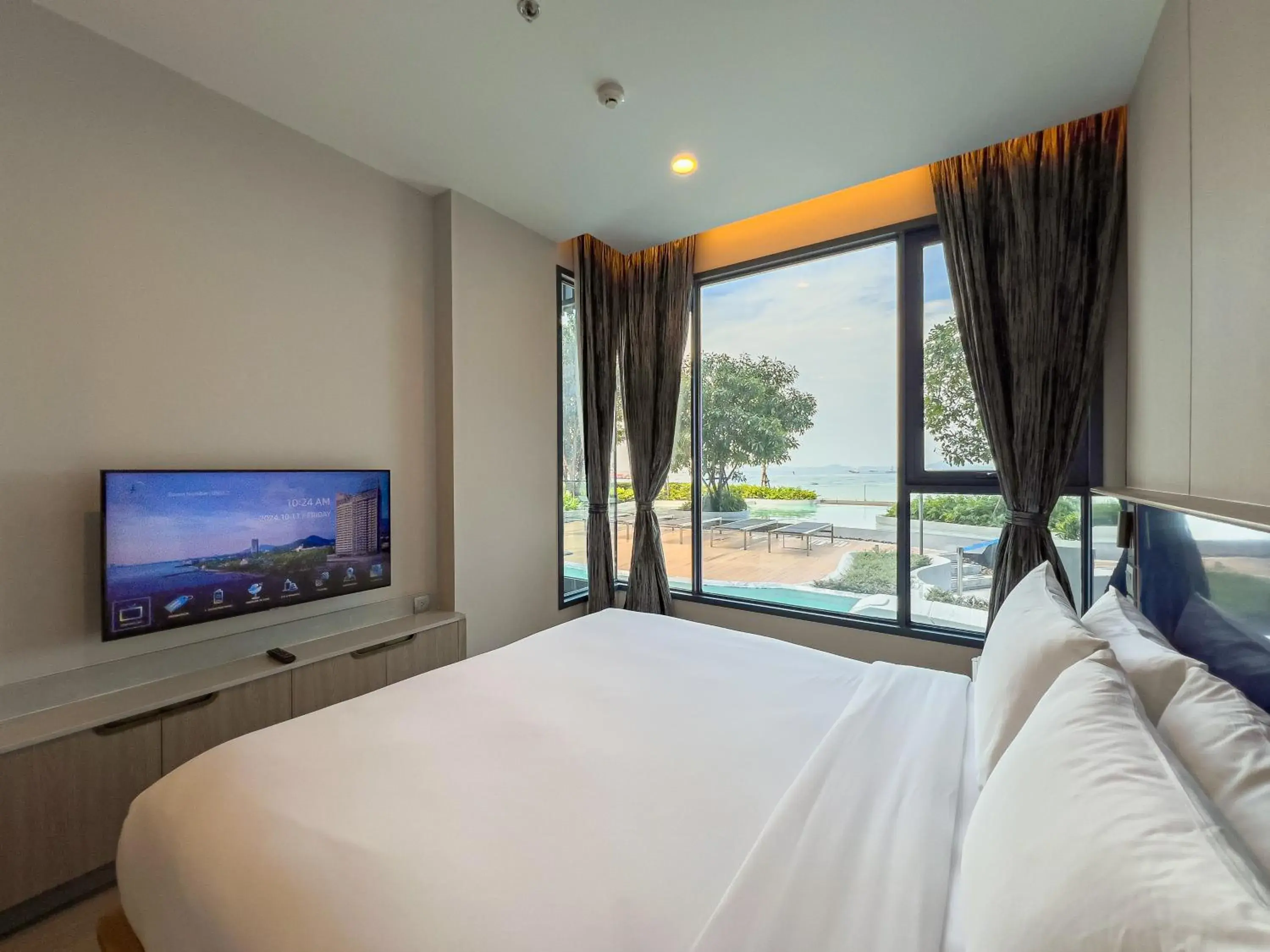 One Bedroom Suite with Pool Access in S Sriracha Hotel & Residence One Bedroom Suite with Pool Access in S Sriracha Hotel & Residence