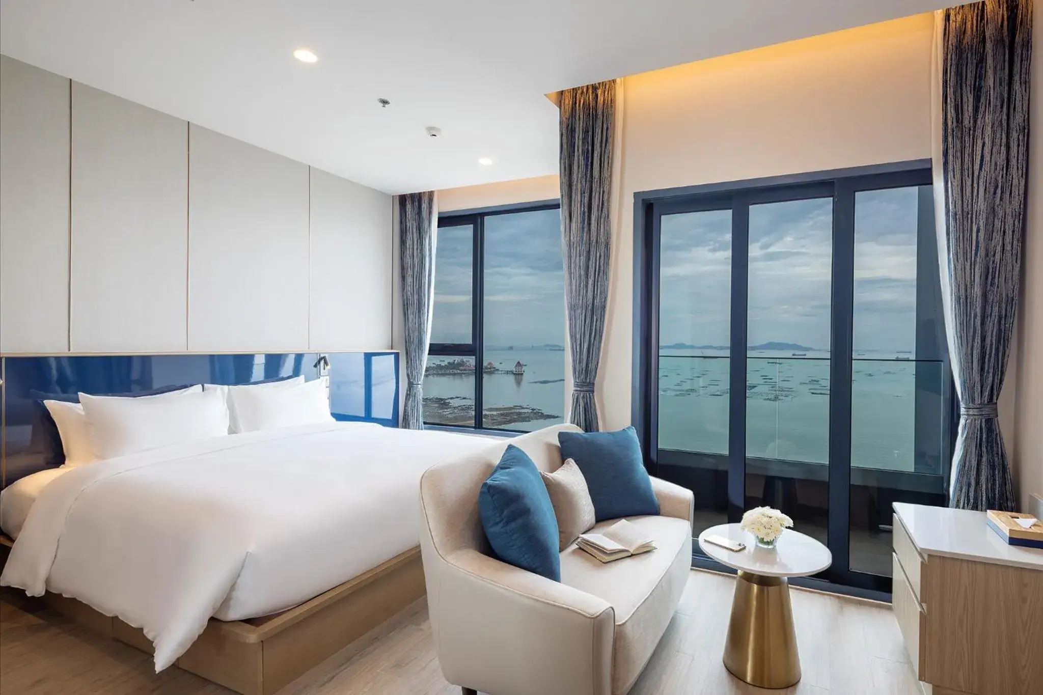 Deluxe King Room in S Sriracha Hotel & Residence Deluxe King Room in S Sriracha Hotel & Residence