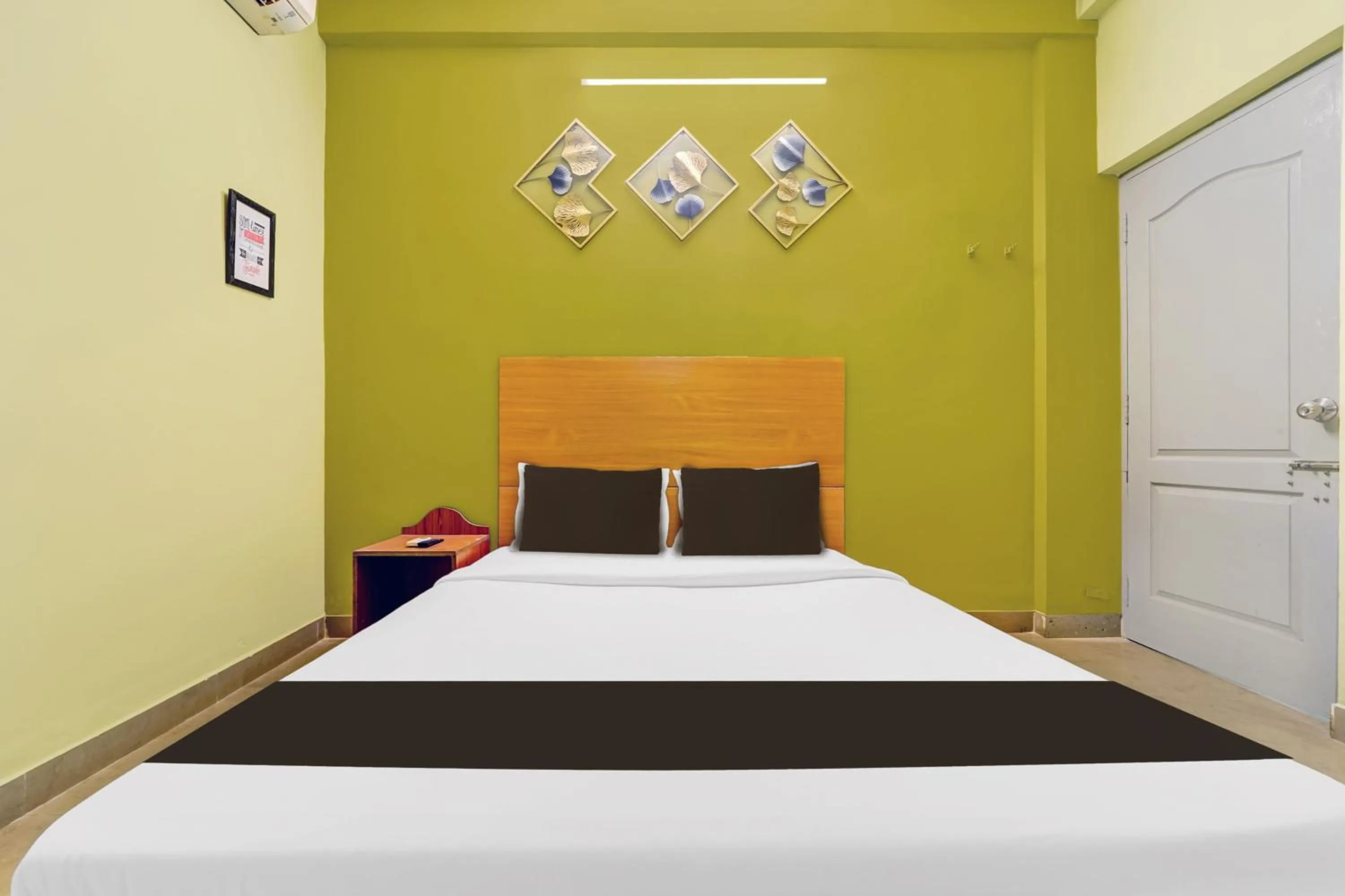 Bedroom in Hotel O Magical Crown Inn