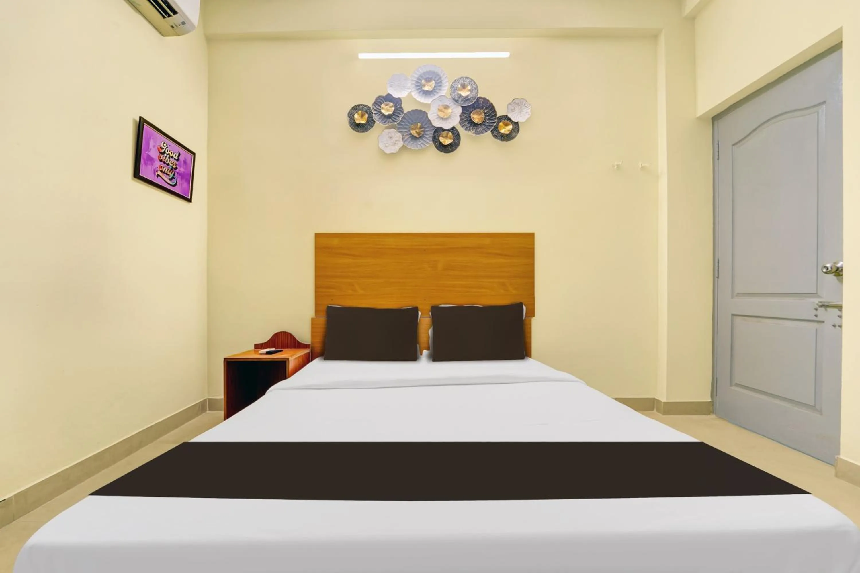 Bedroom in Hotel O Magical Crown Inn