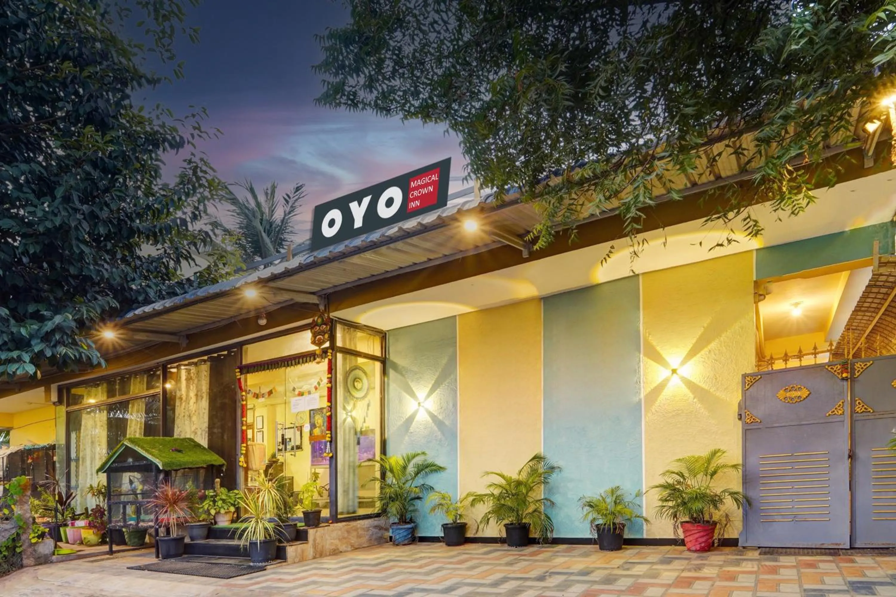 Facade/entrance in Hotel O Magical Crown Inn