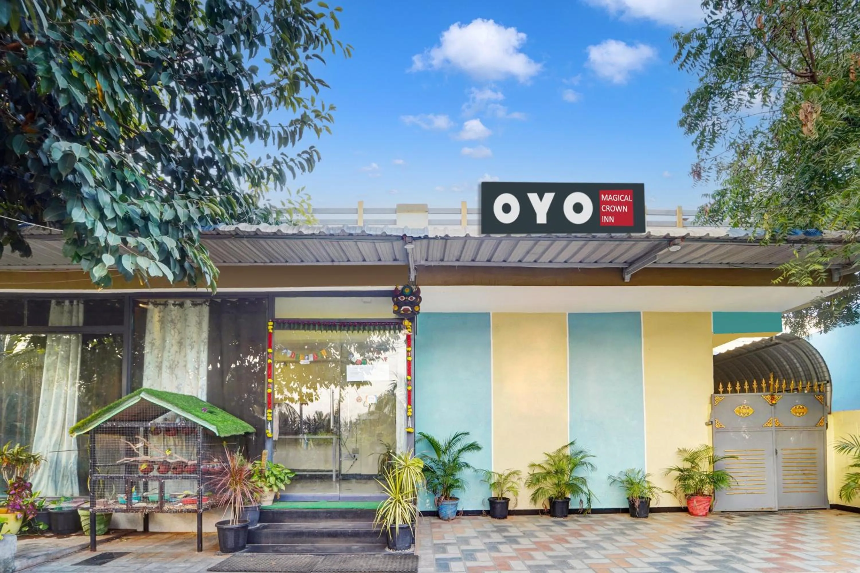 Facade/entrance in Hotel O Magical Crown Inn