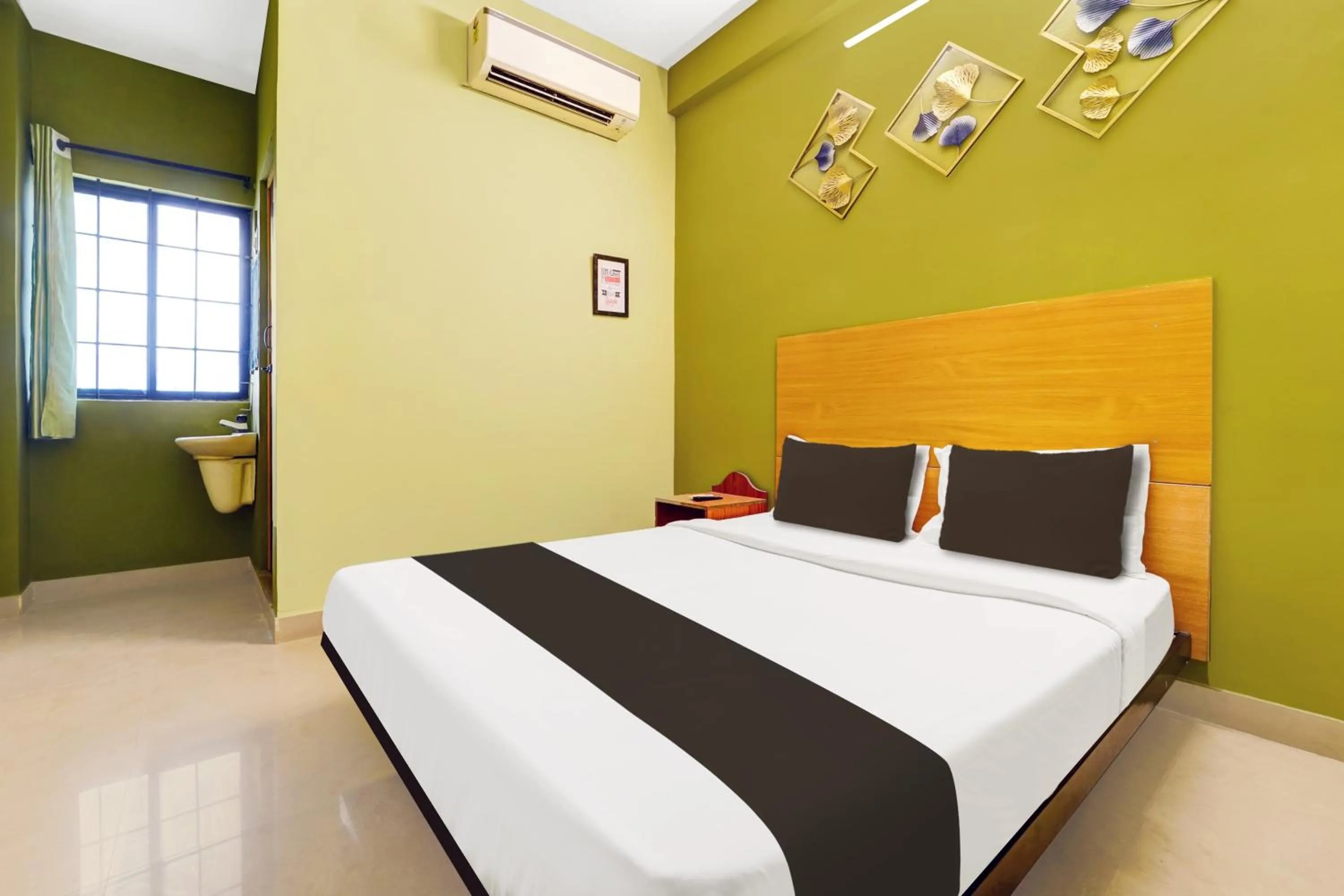 Bedroom in Hotel O Magical Crown Inn