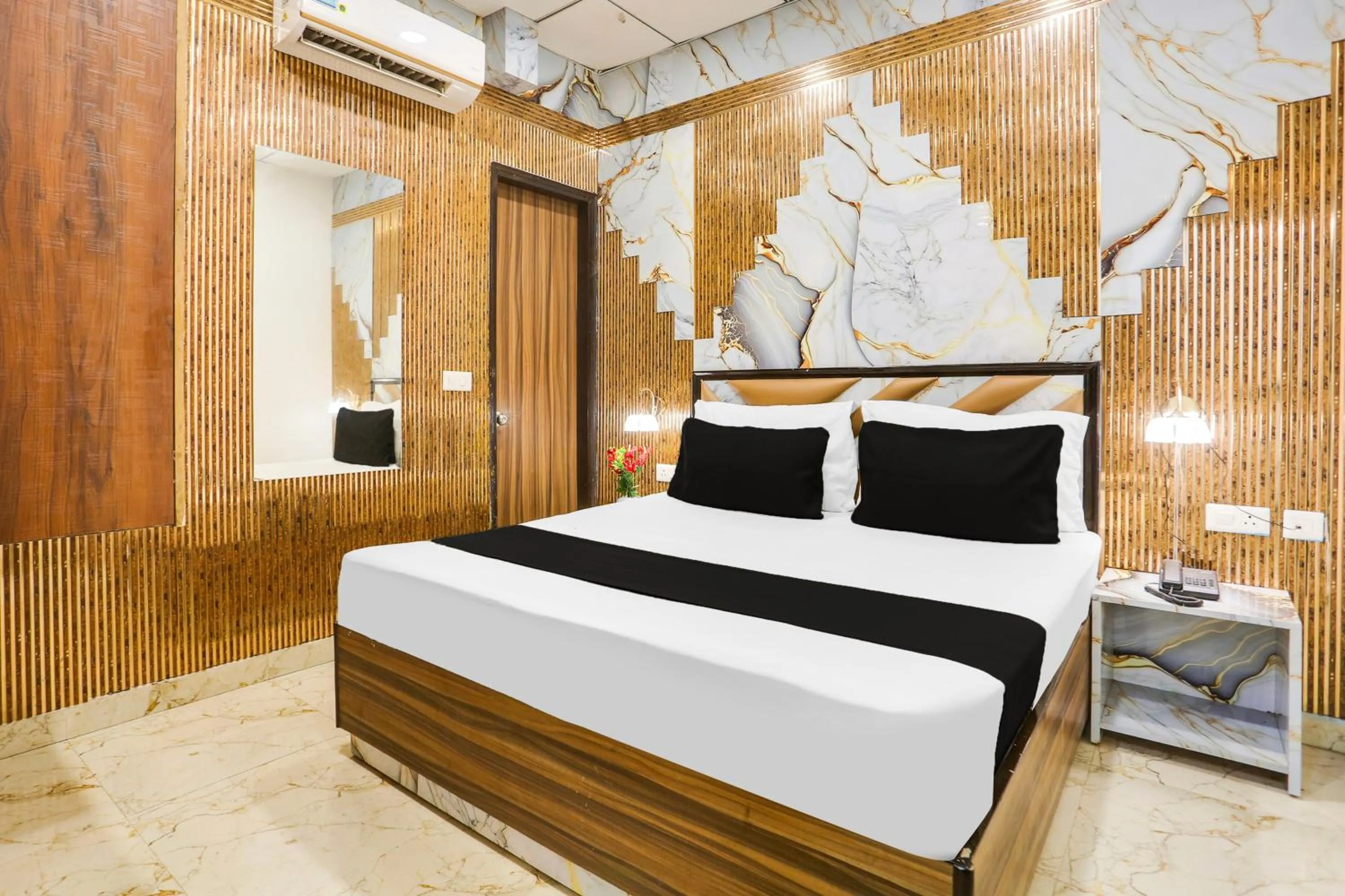 Bedroom in Collection O Golden Key Near TDI Mall