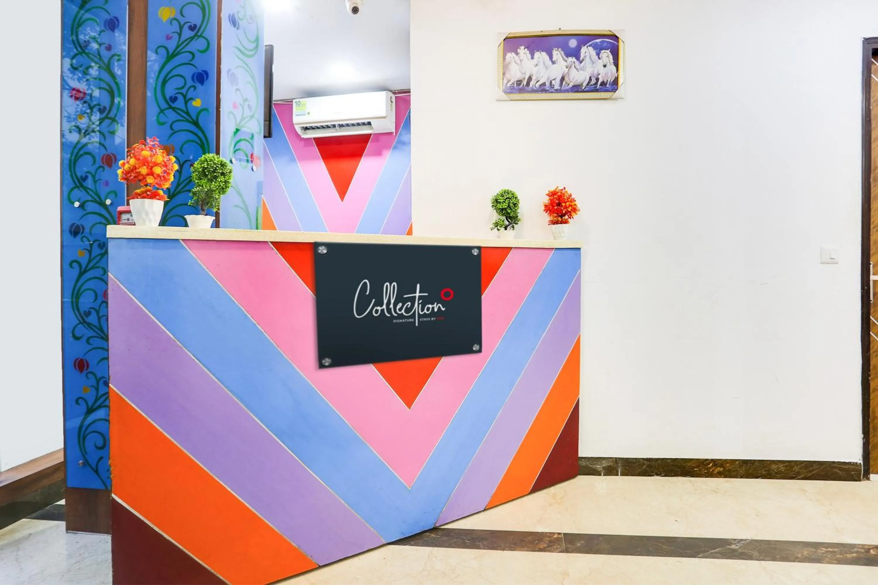 Lobby or reception in Collection O Golden Key Near TDI Mall