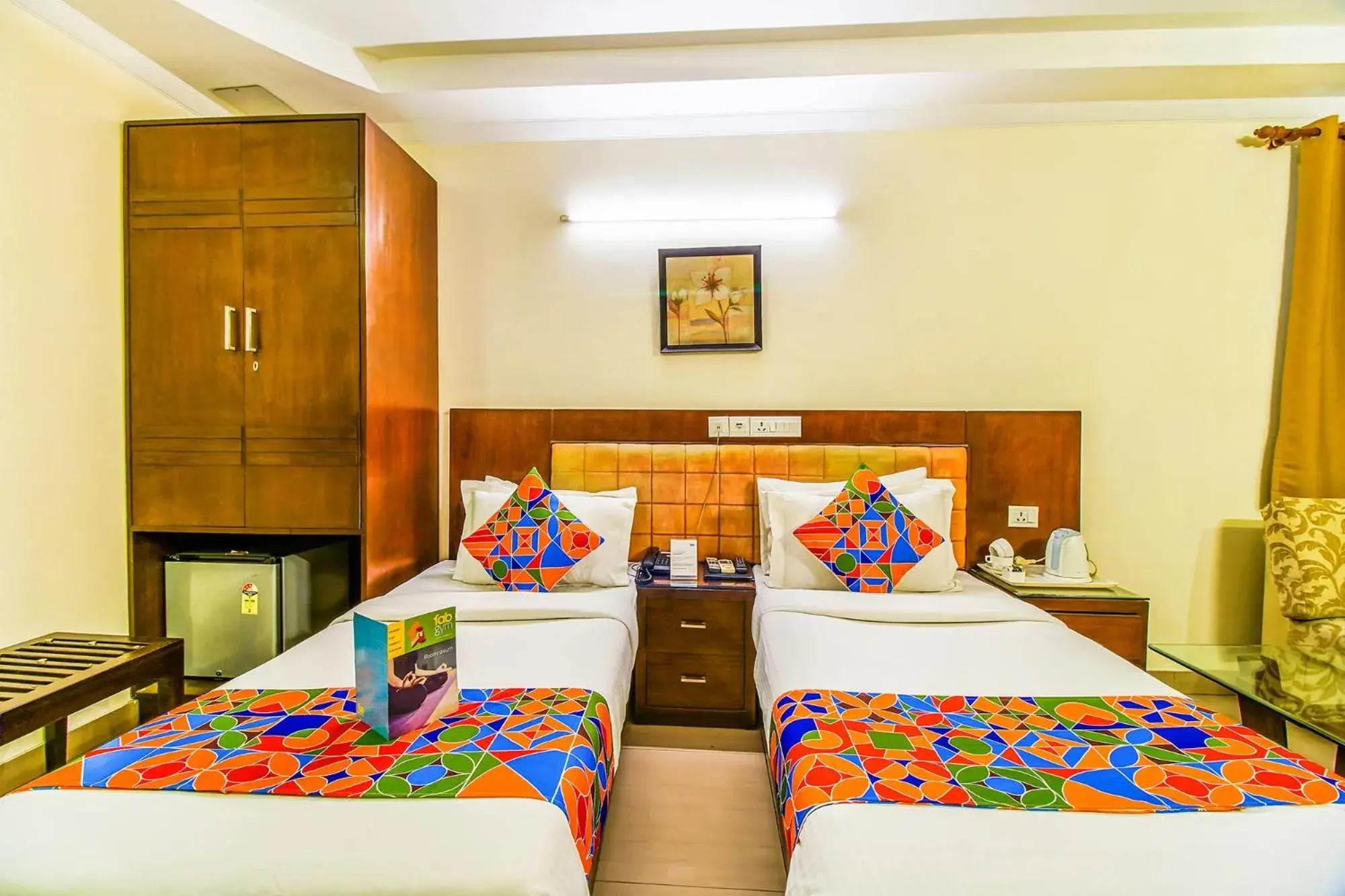 Deluxe Room - single occupancy in FabHotel Signature Plaza Deluxe Room - single occupancy in FabHotel Signature Plaza