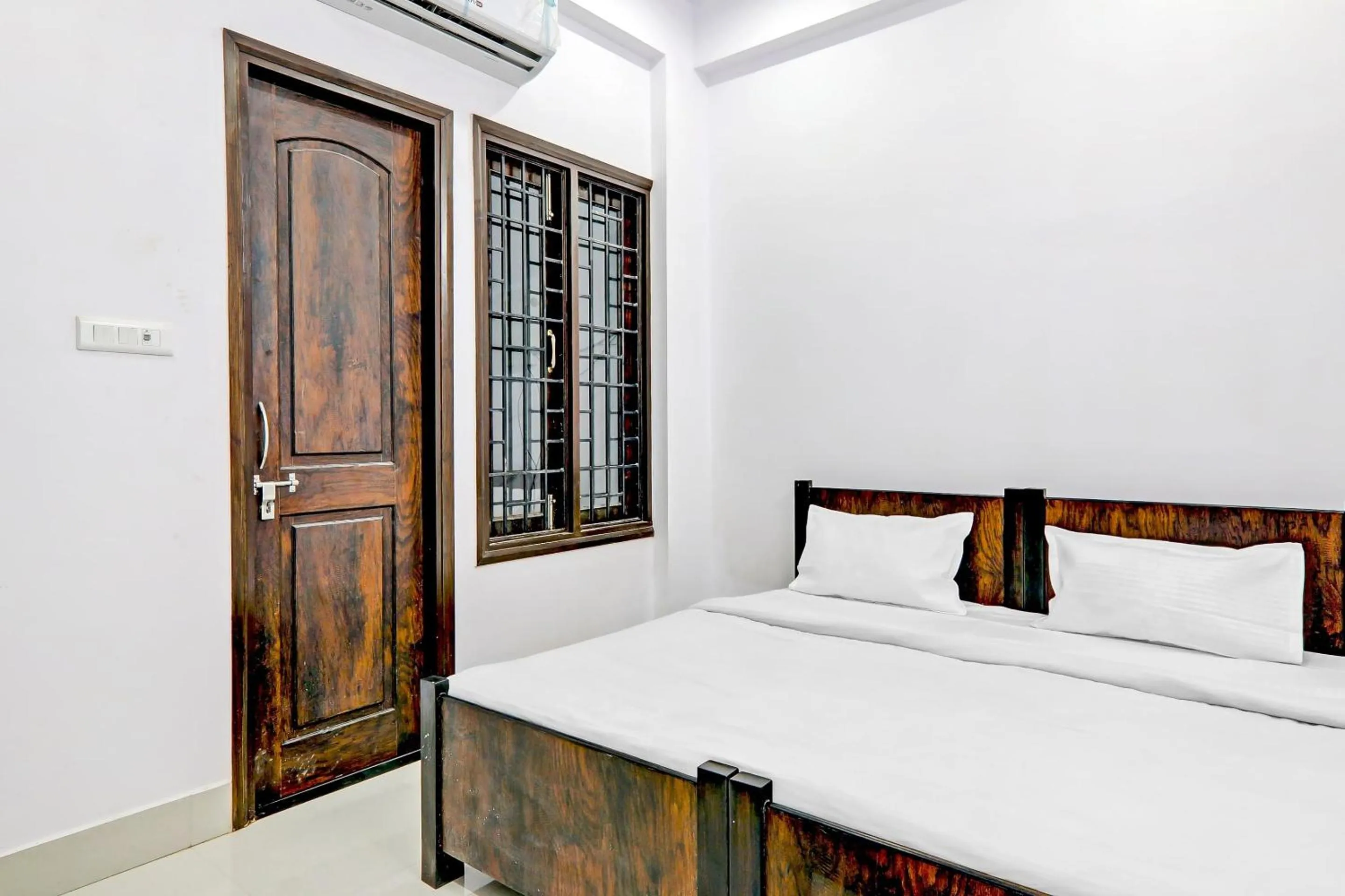 Bedroom, Bed in Hotel O The Lemongrass