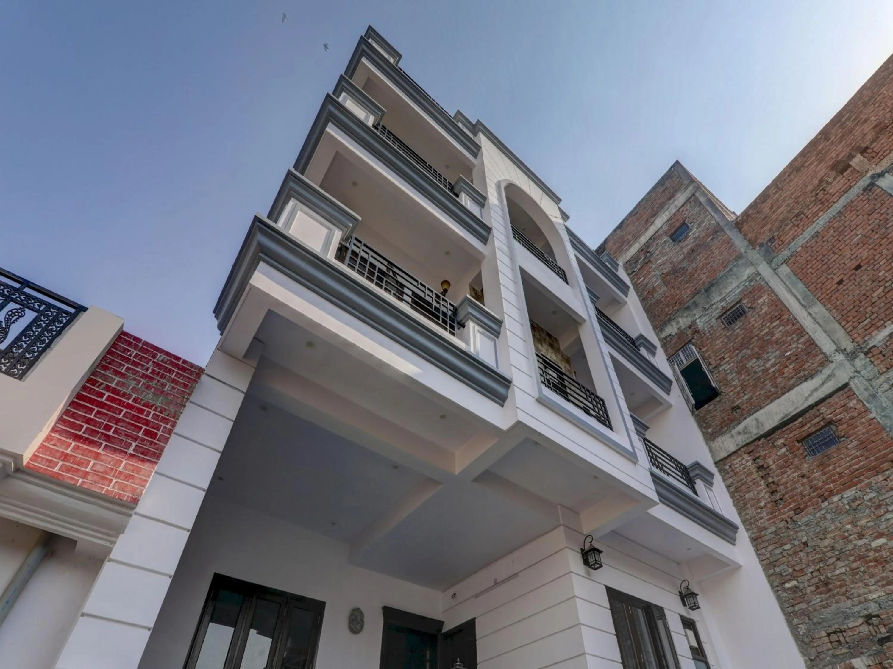 Facade/entrance in Hotel O The Lemongrass