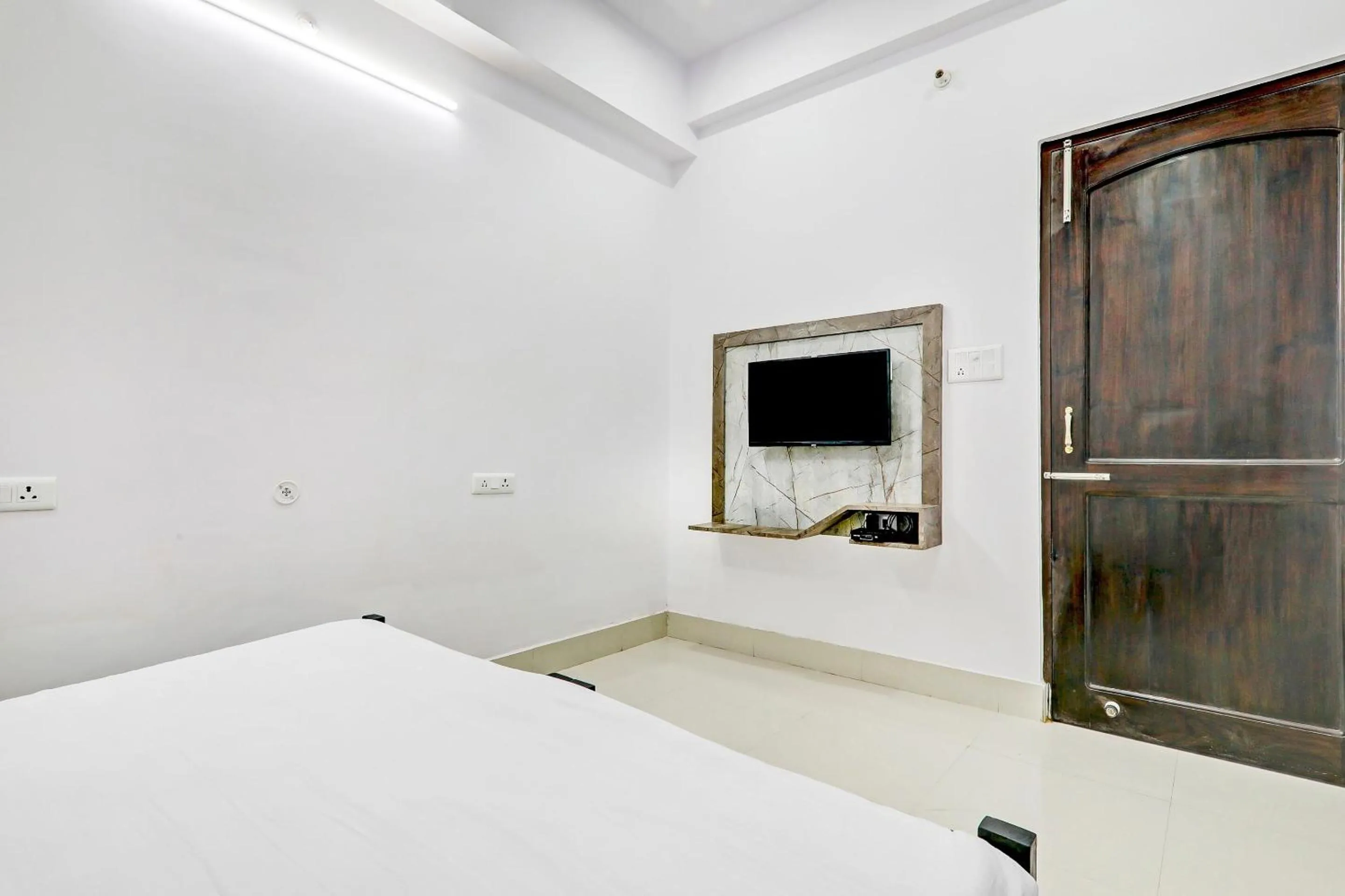 Bedroom, Bed in Hotel O The Lemongrass