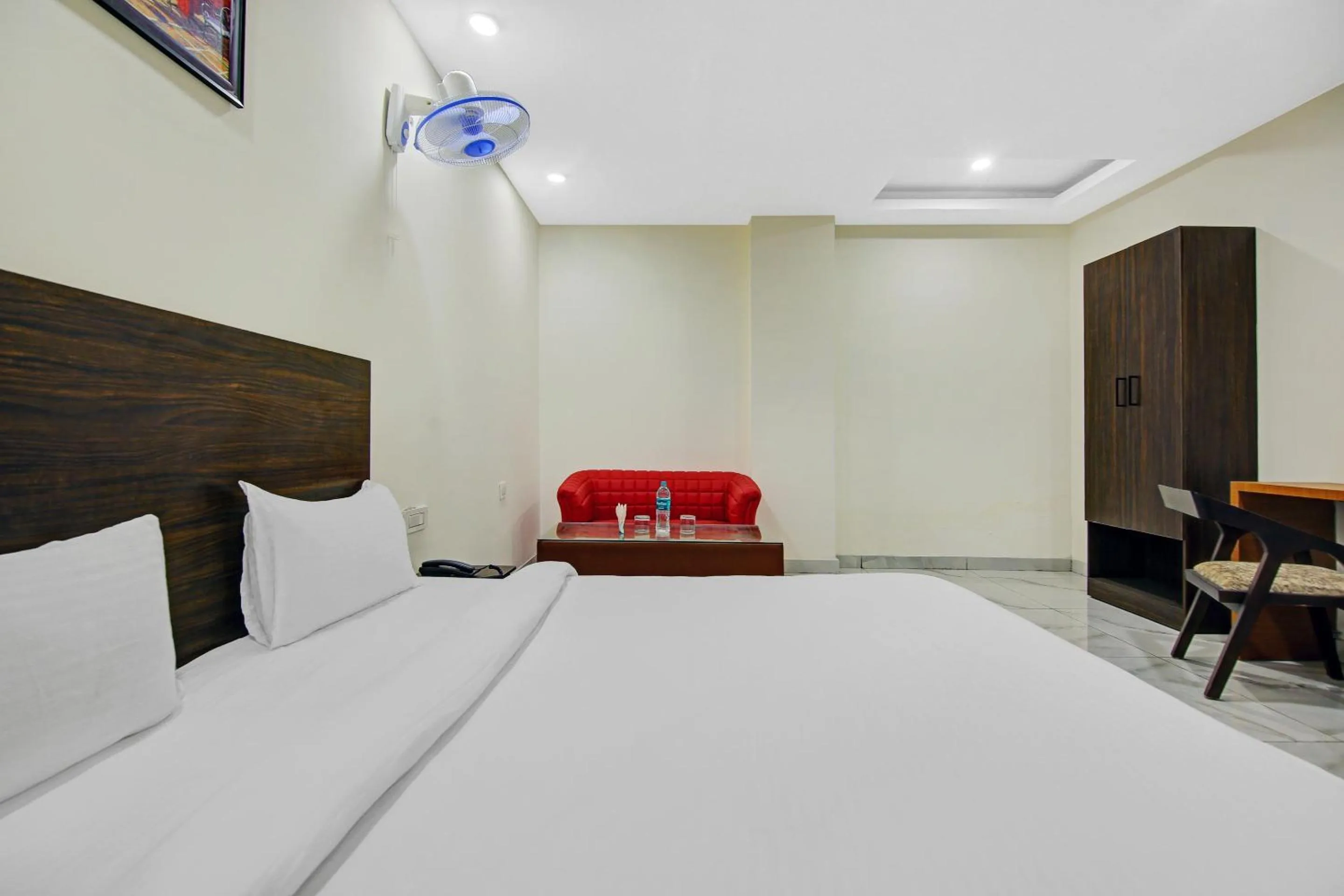 Bathroom, Bed in Hotel O Kinsfolk Inn