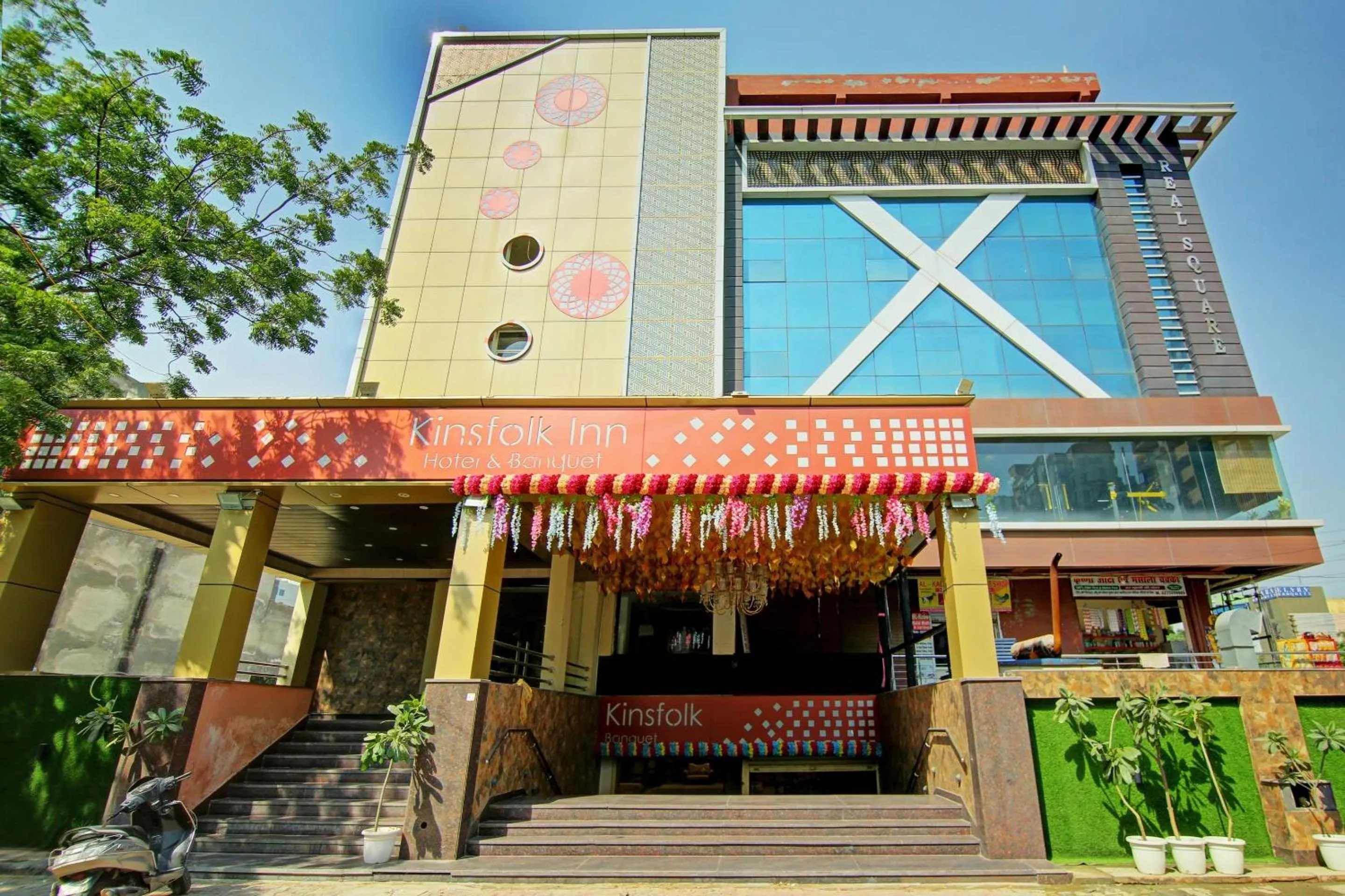 Facade/entrance in Hotel O Kinsfolk Inn