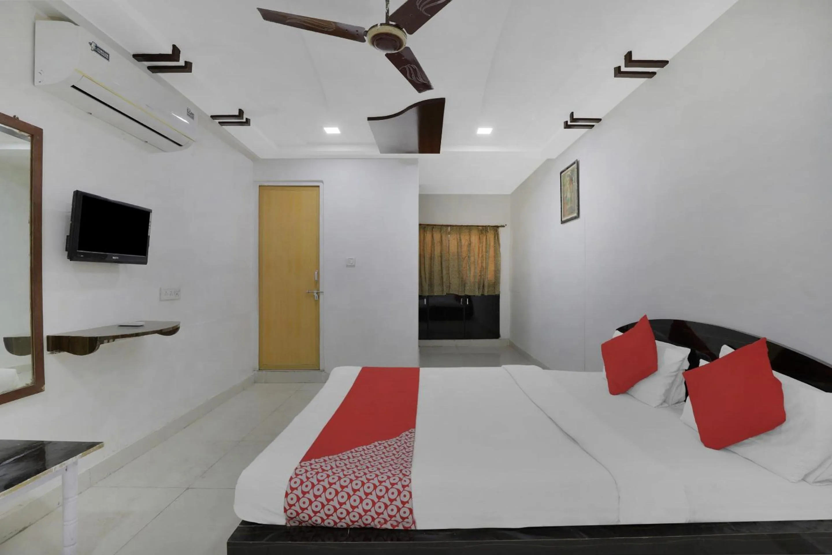 Bedroom, Bed in Hotel O Rudra Palace