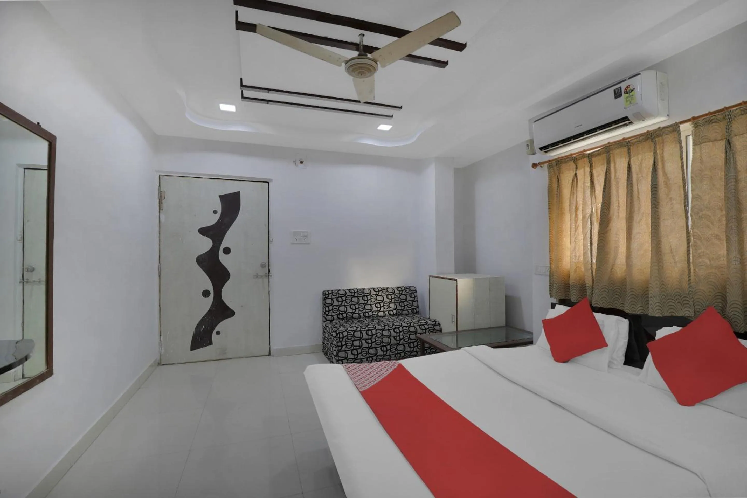 Bedroom, Bed in Hotel O Rudra Palace