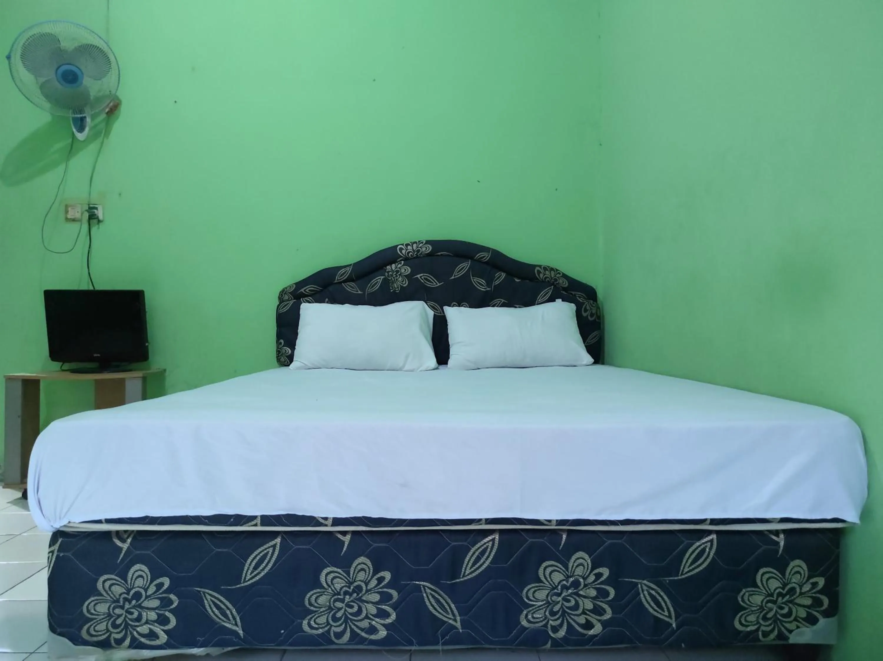 Bedroom, Bed in OYO 93411 Syariah Hotel Tomborang