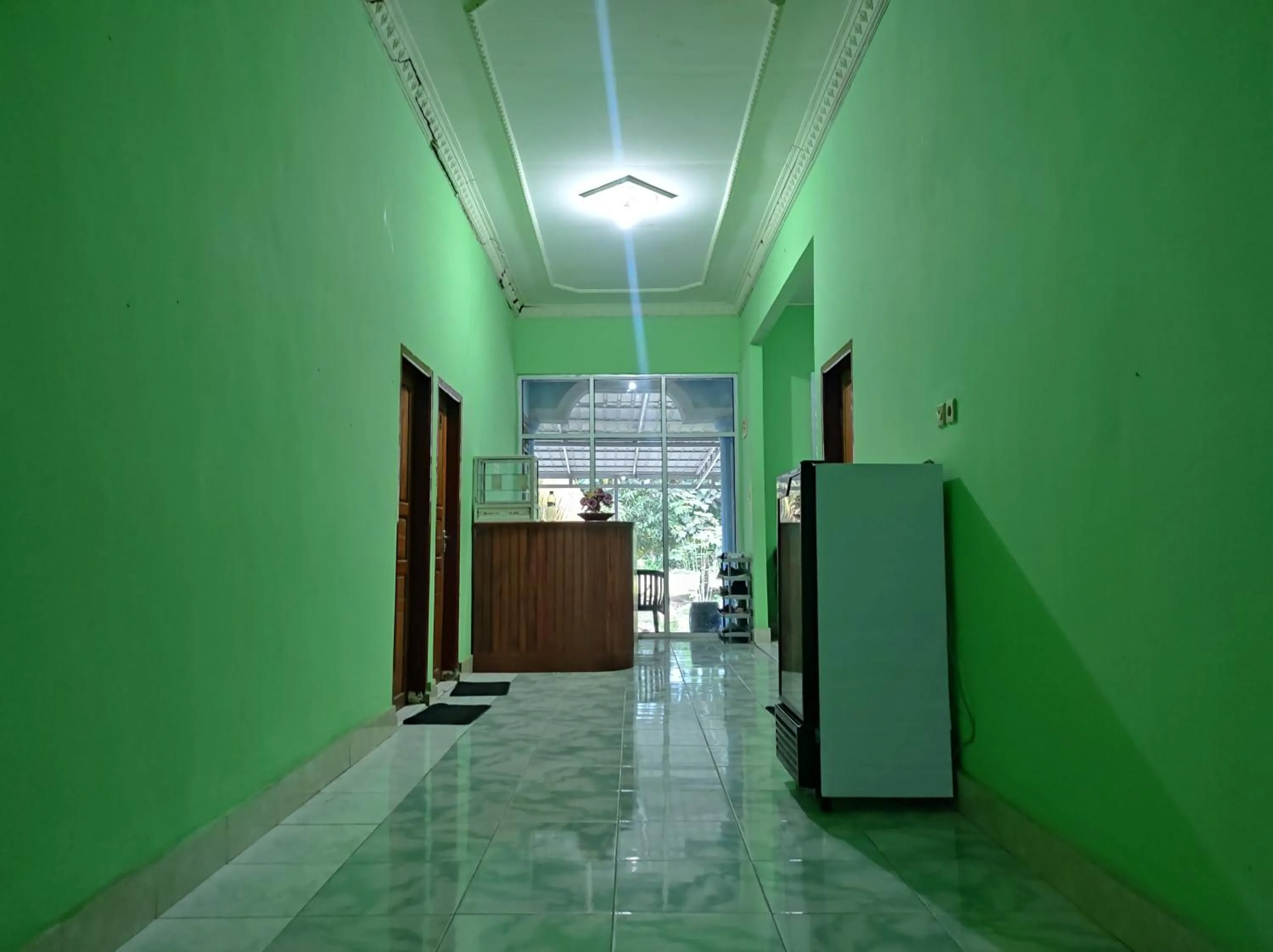 Lobby or reception in OYO 93411 Syariah Hotel Tomborang