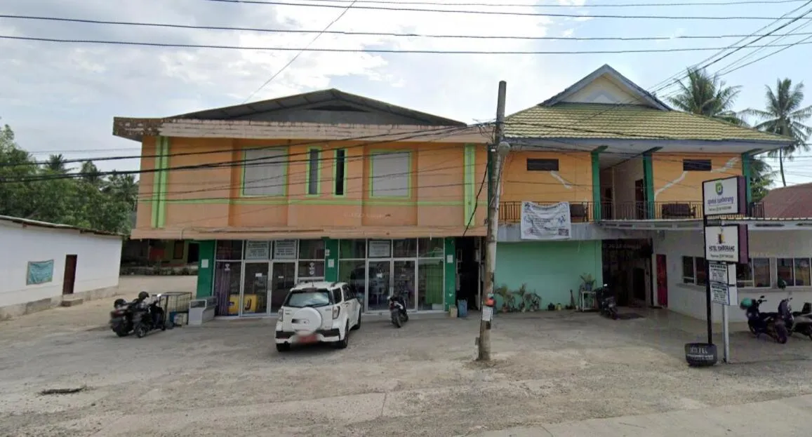 Facade/entrance in OYO 93411 Syariah Hotel Tomborang