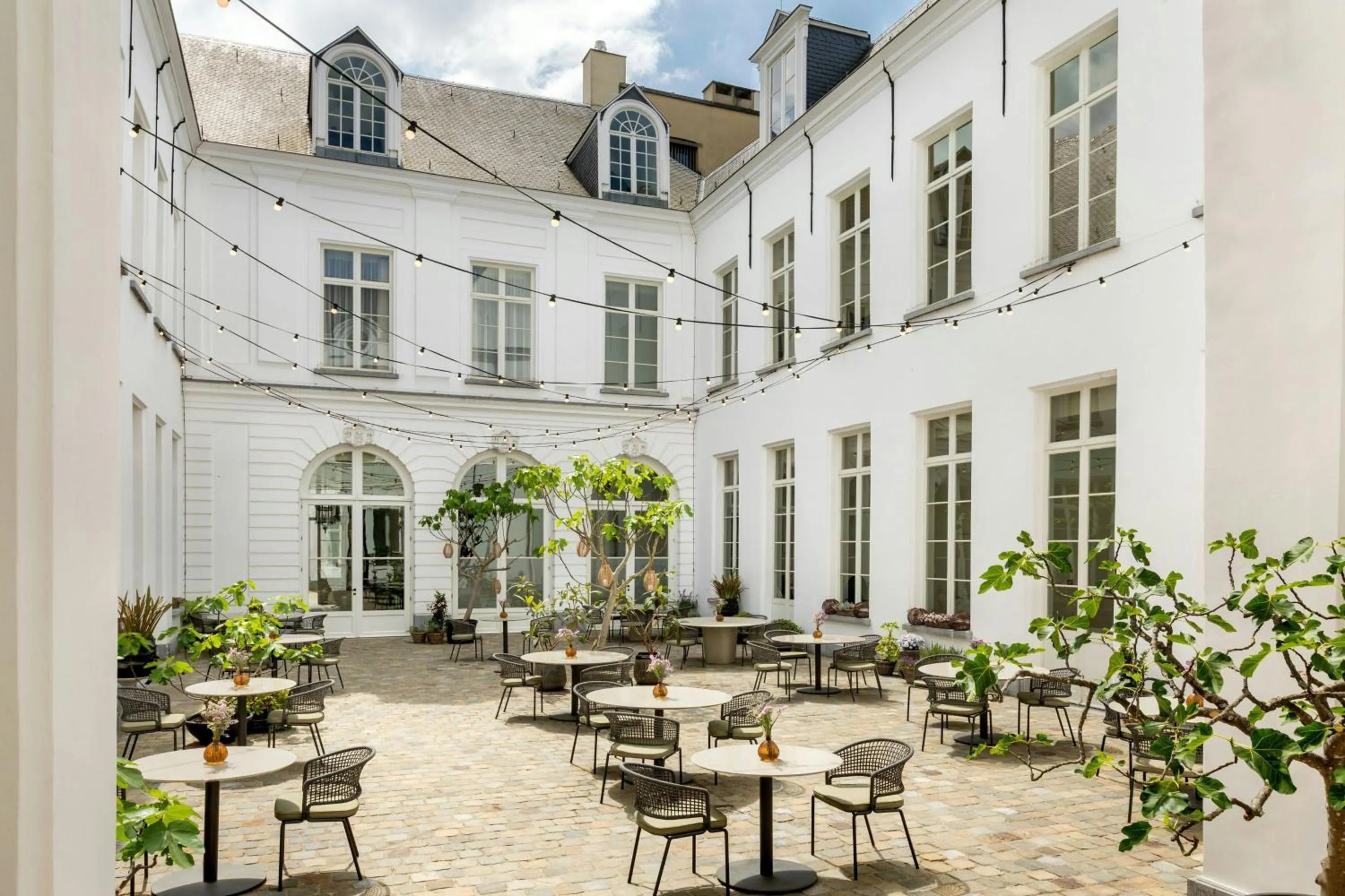 Restaurant/places to eat in Sapphire House Antwerp, Autograph Collection