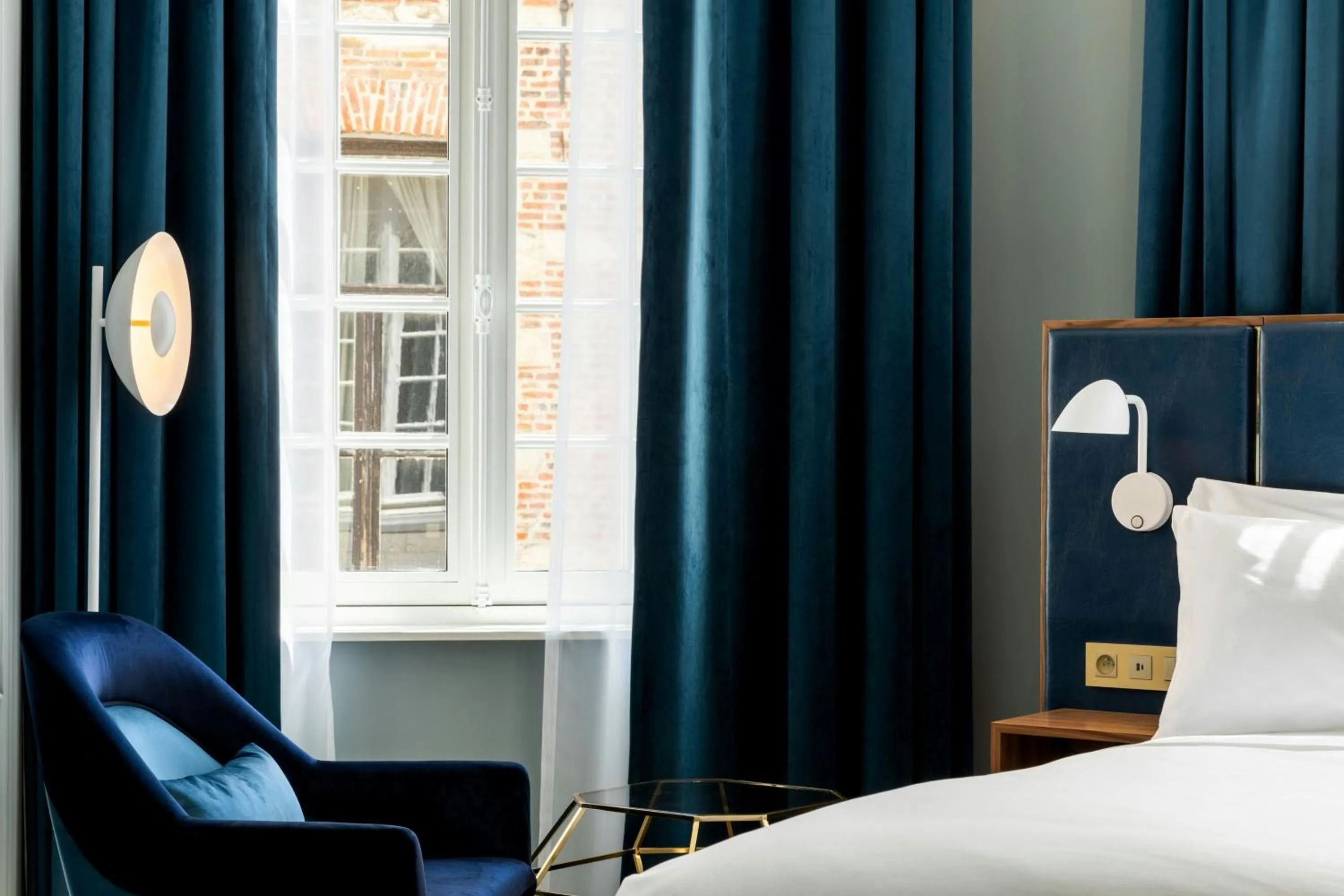 Photo of the whole room, Bed in Sapphire House Antwerp, Autograph Collection