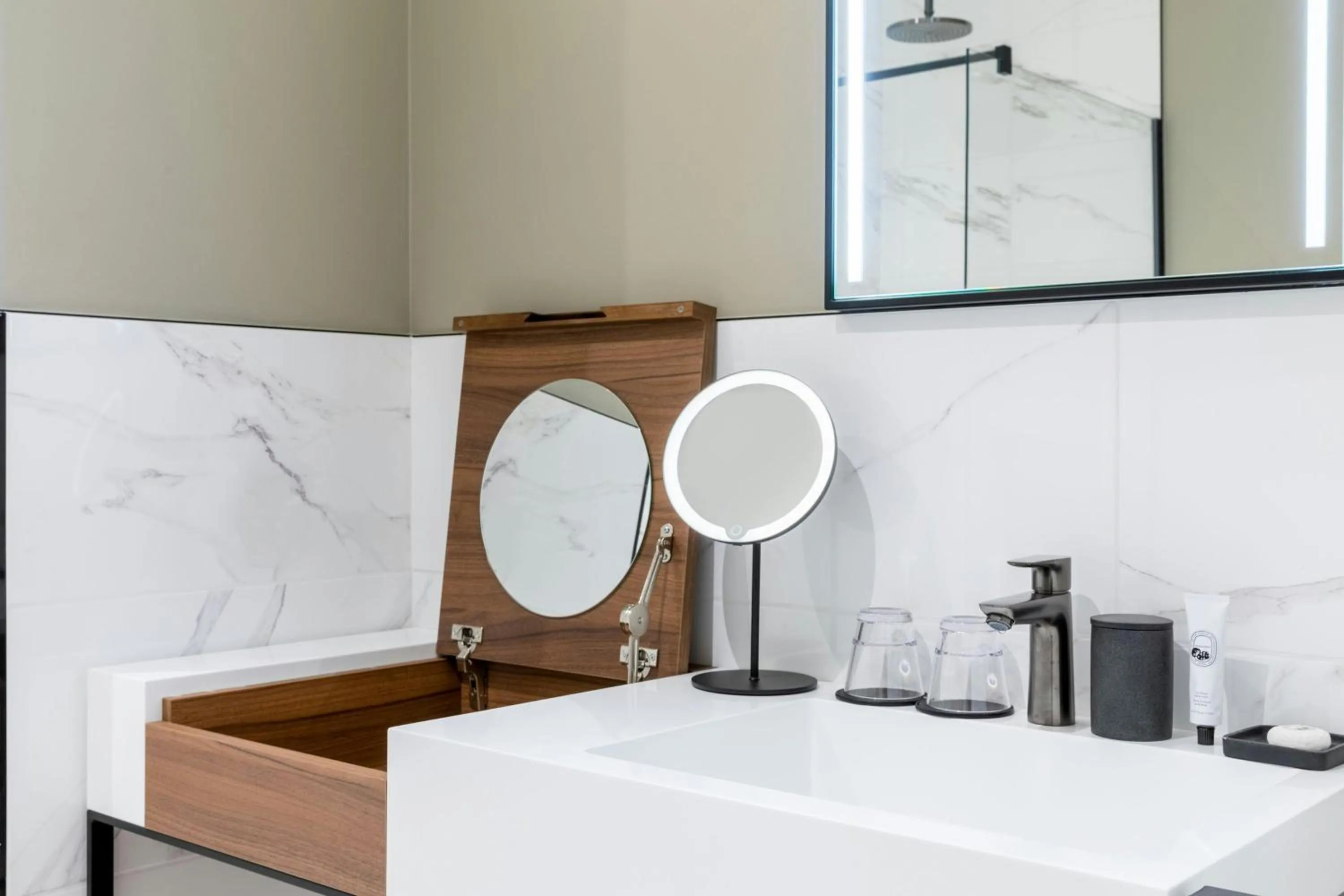 Bathroom in Sapphire House Antwerp, Autograph Collection