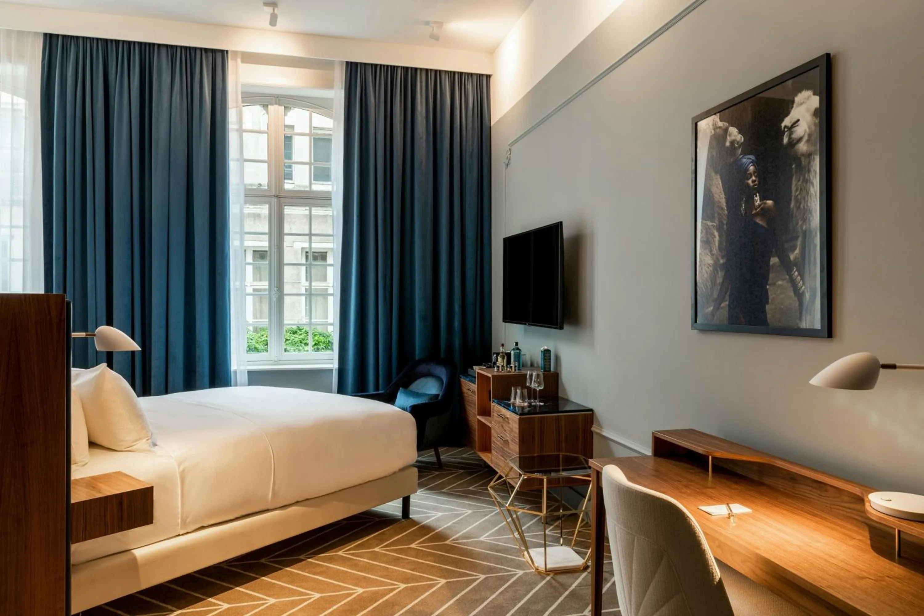 Photo of the whole room, Bed in Sapphire House Antwerp, Autograph Collection