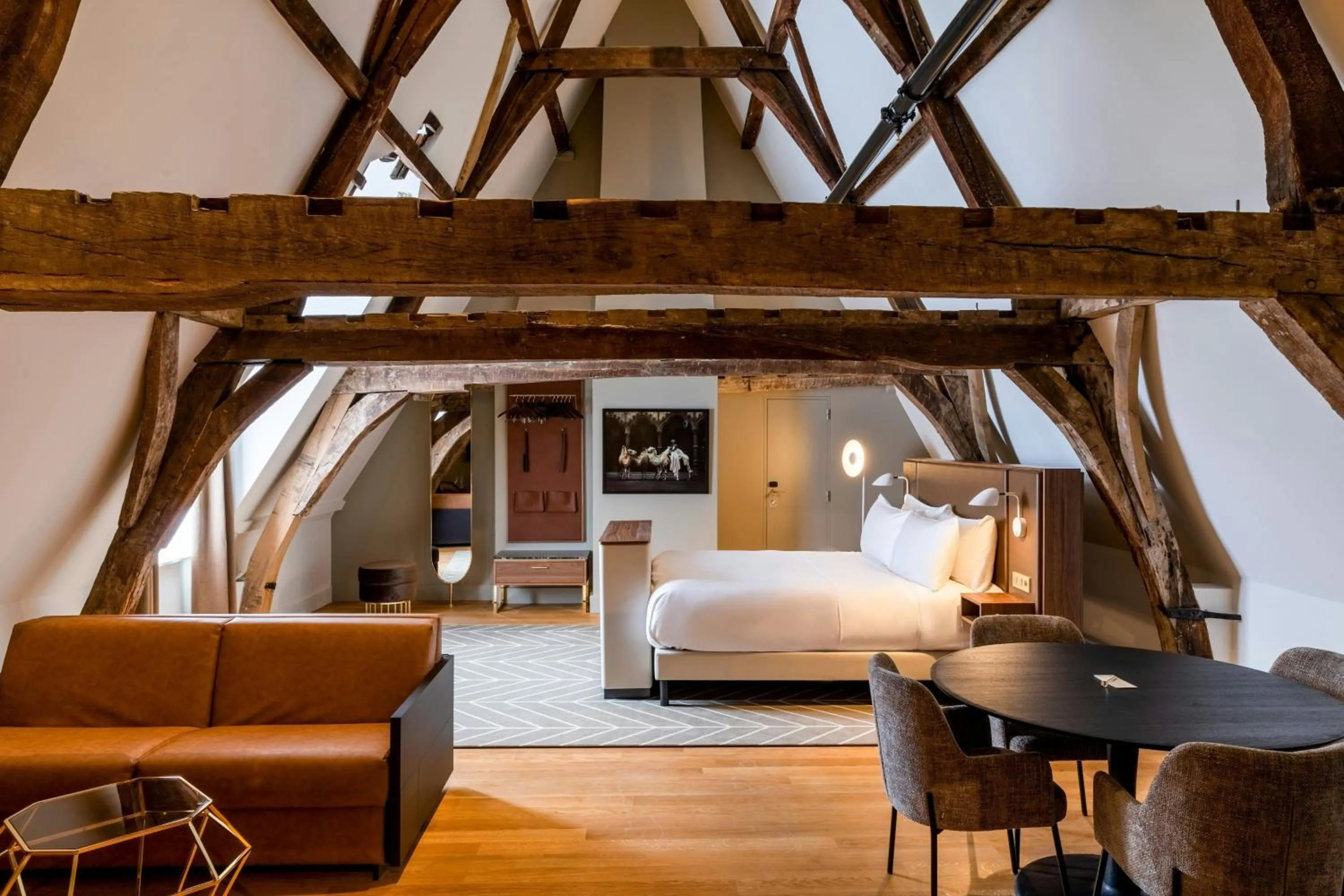 Photo of the whole room, Bed in Sapphire House Antwerp, Autograph Collection