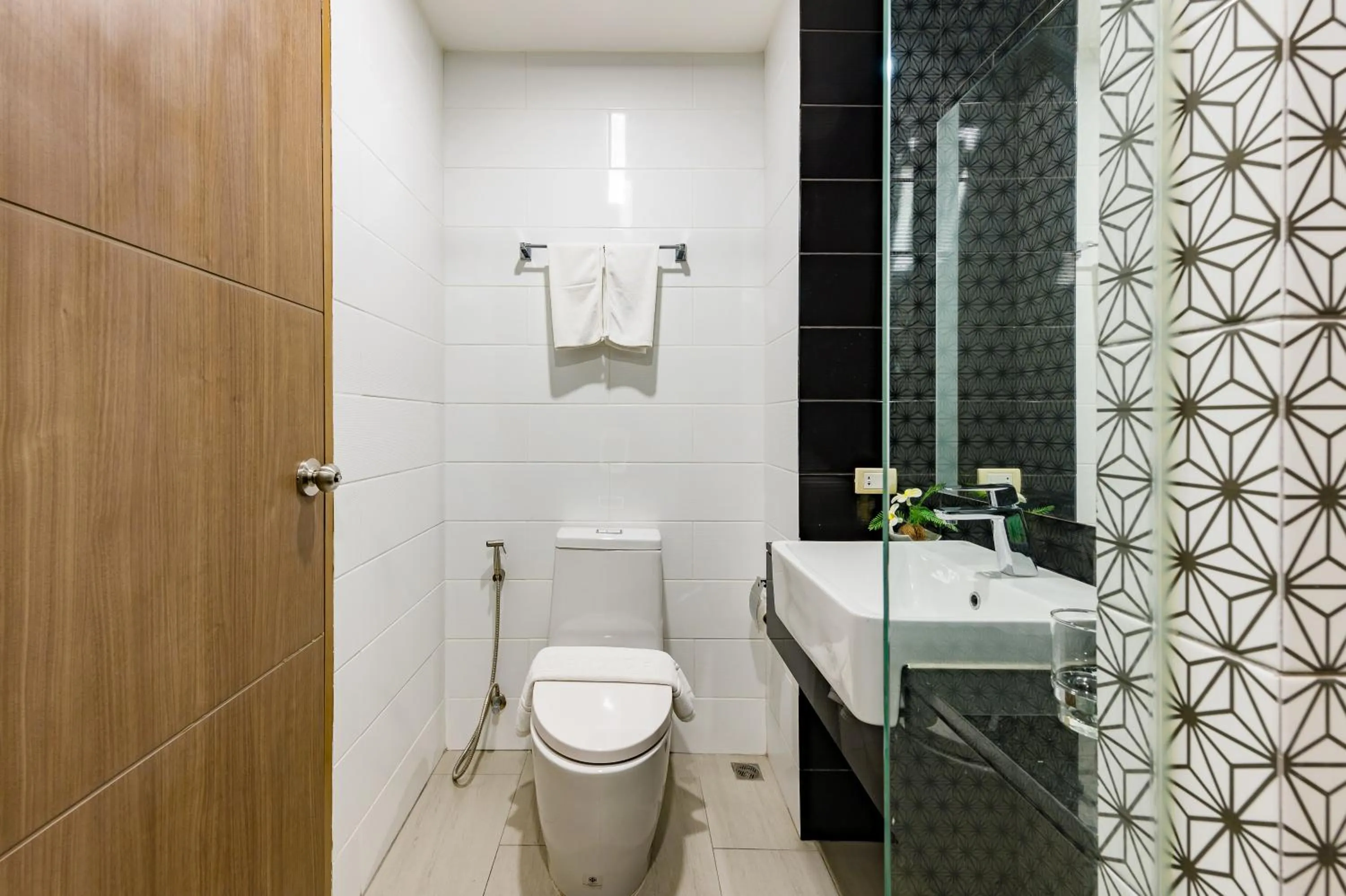 Shower in Wyndham Phuket Airport