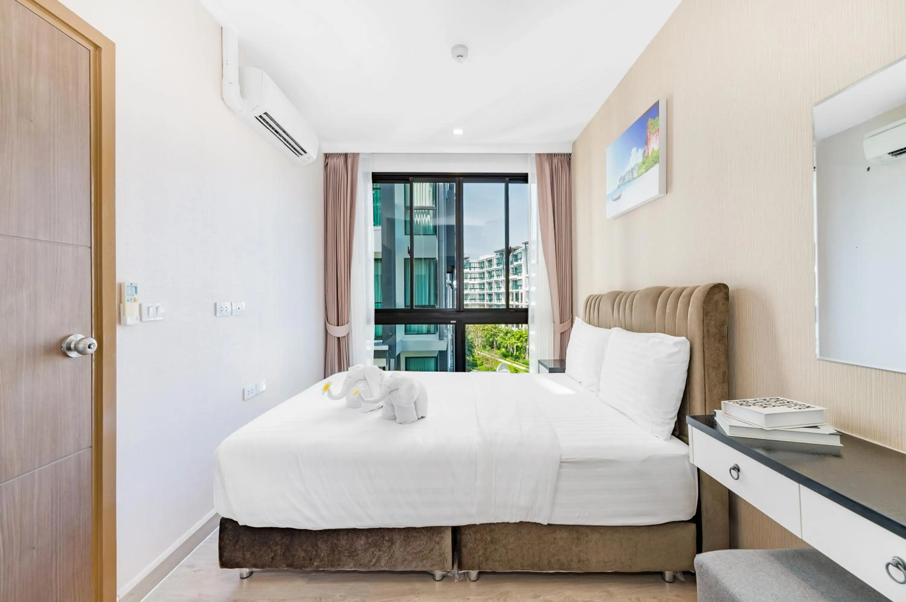 Bed in Wyndham Phuket Airport