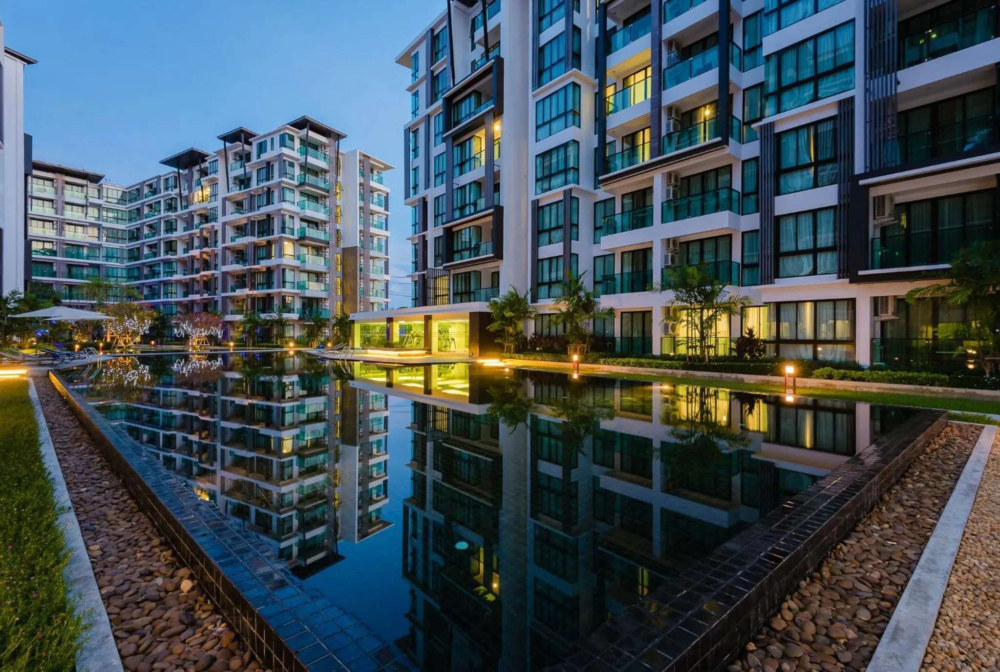 Swimming pool in Wyndham Phuket Airport