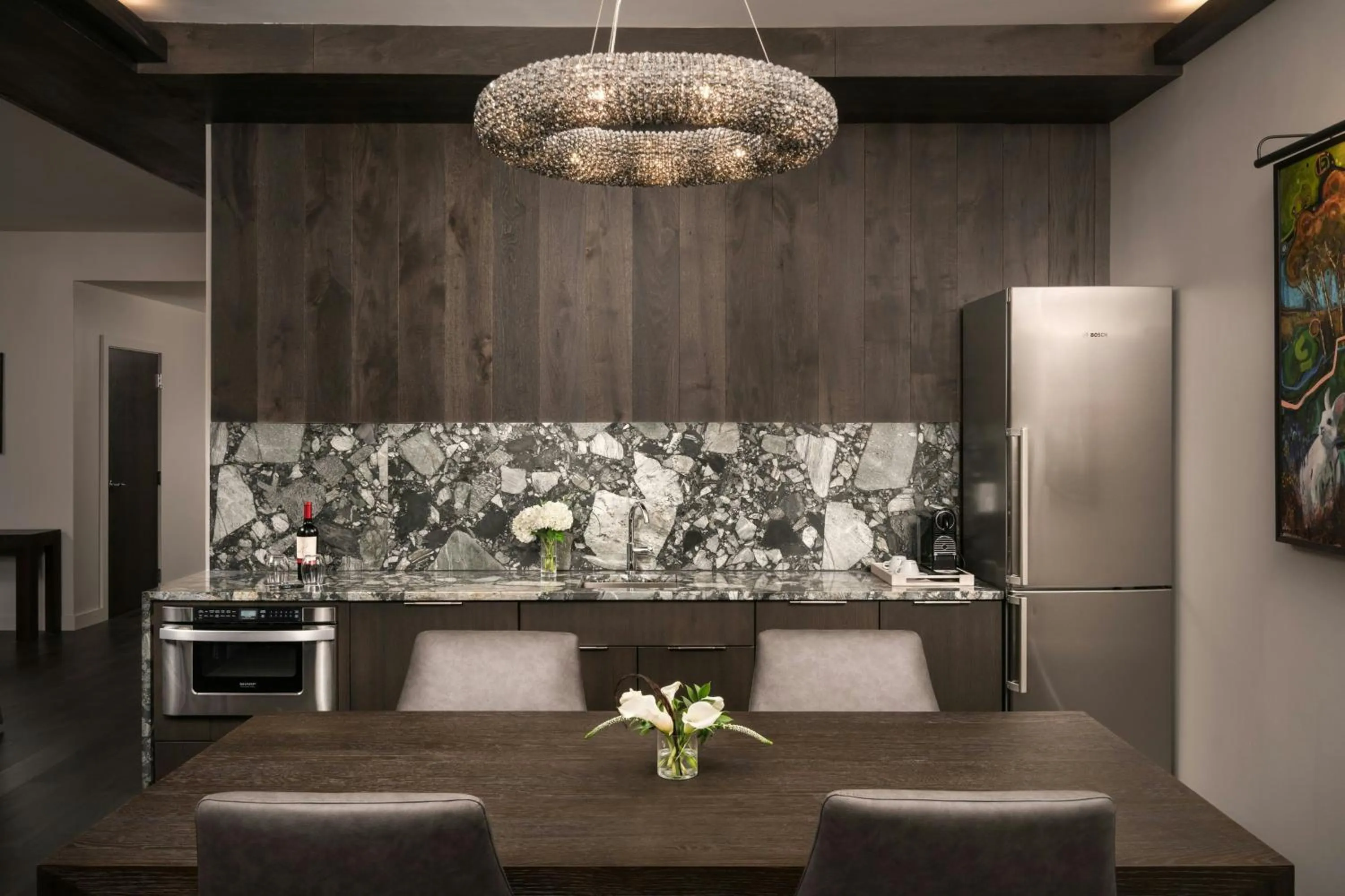 Kitchen or kitchenette in Grand Bohemian Lodge Greenville, Autograph Collection