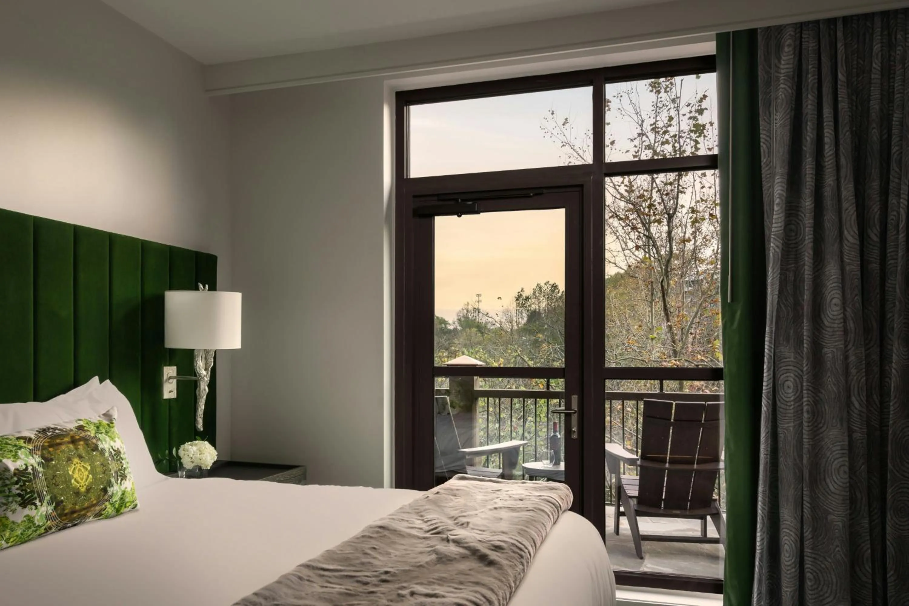 Photo of the whole room, Bed in Grand Bohemian Lodge Greenville, Autograph Collection