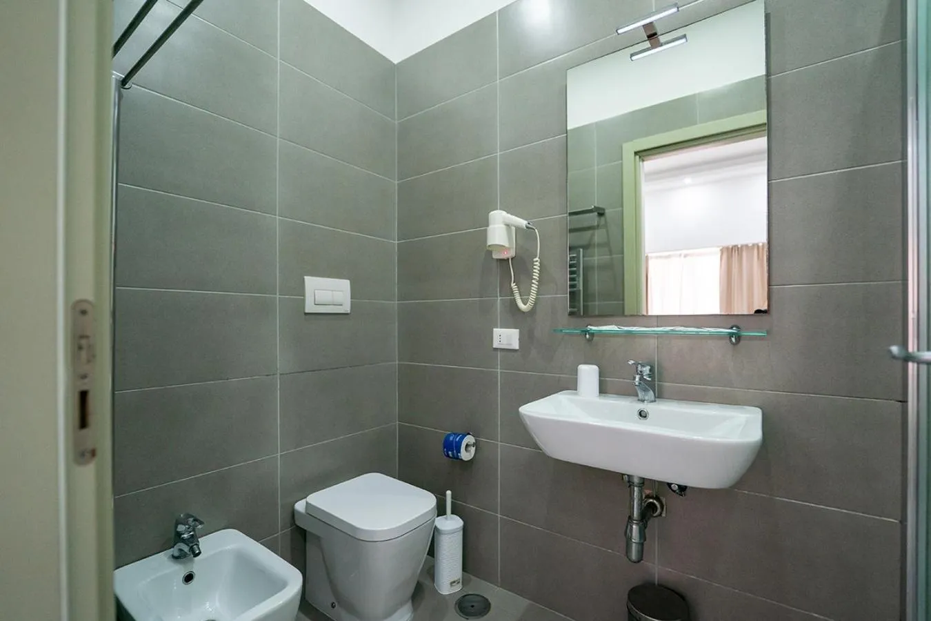 Shower in Royal H Umberto I, Napoli Centro, by ClaPa Group