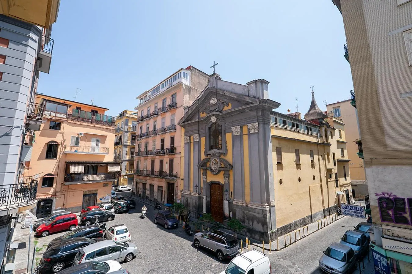 Property building in Royal H Umberto I, Napoli Centro, by ClaPa Group