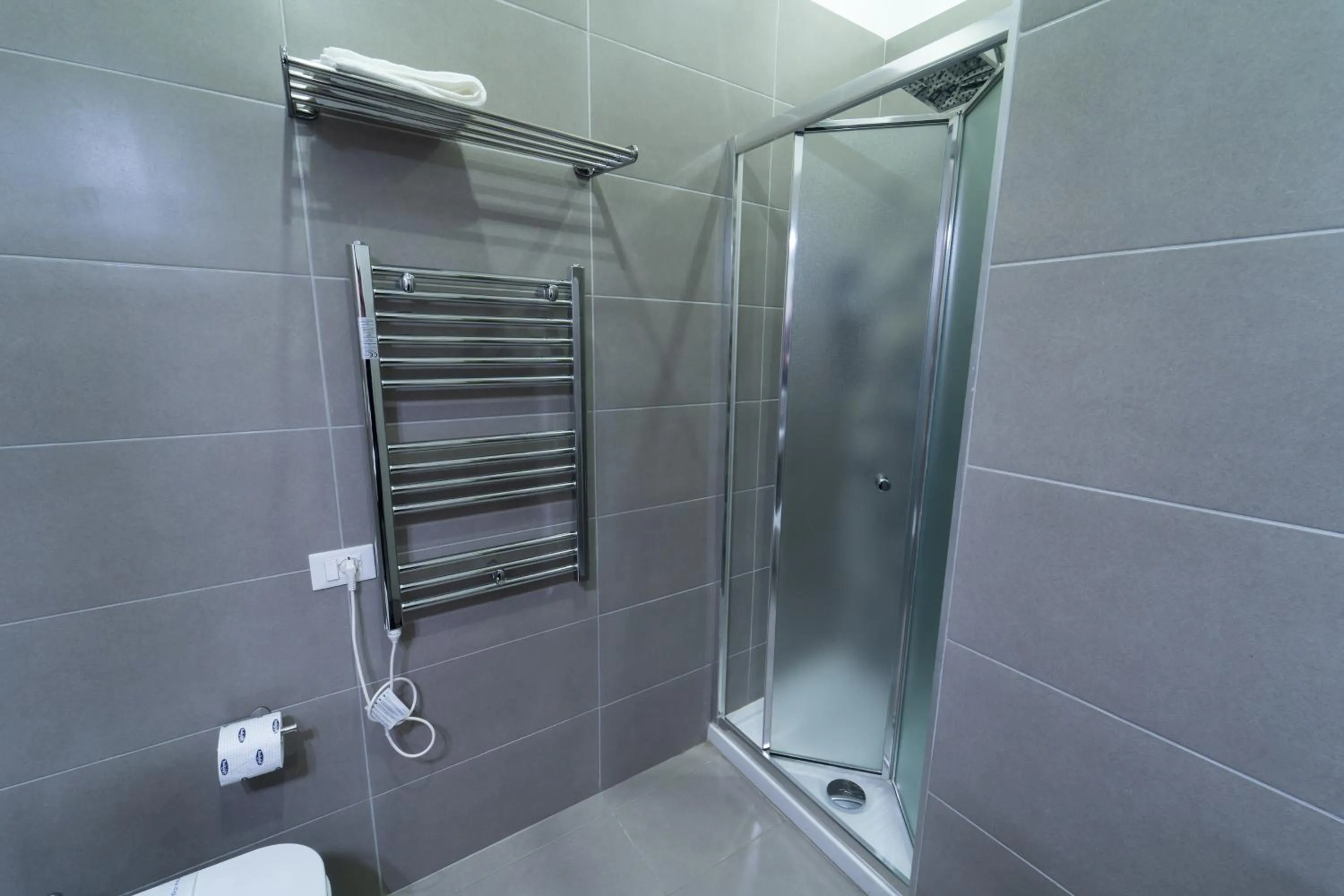 Bathroom in Royal H Umberto I, Napoli Centro, by ClaPa Group