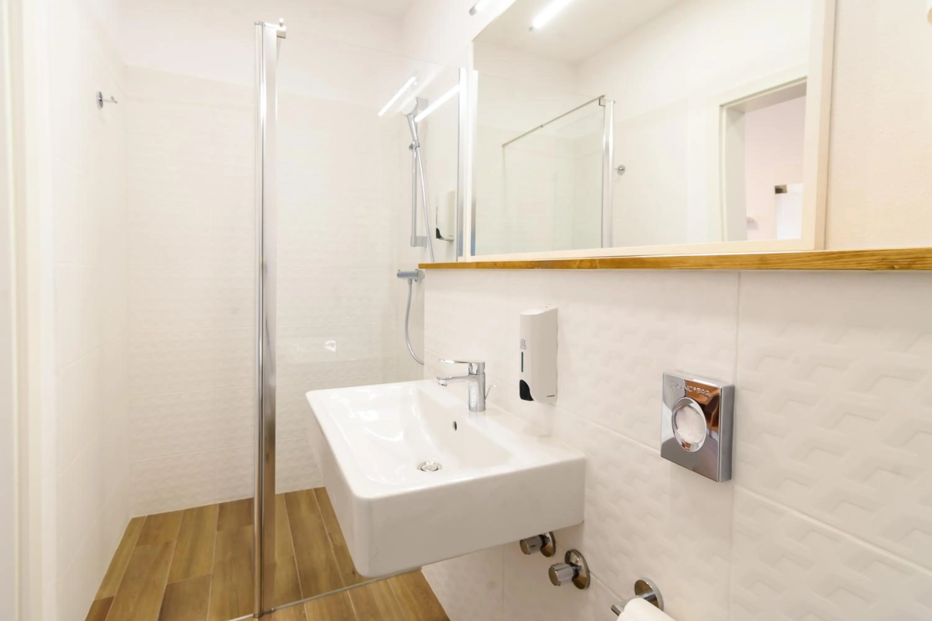 Shower in Hotel Urban