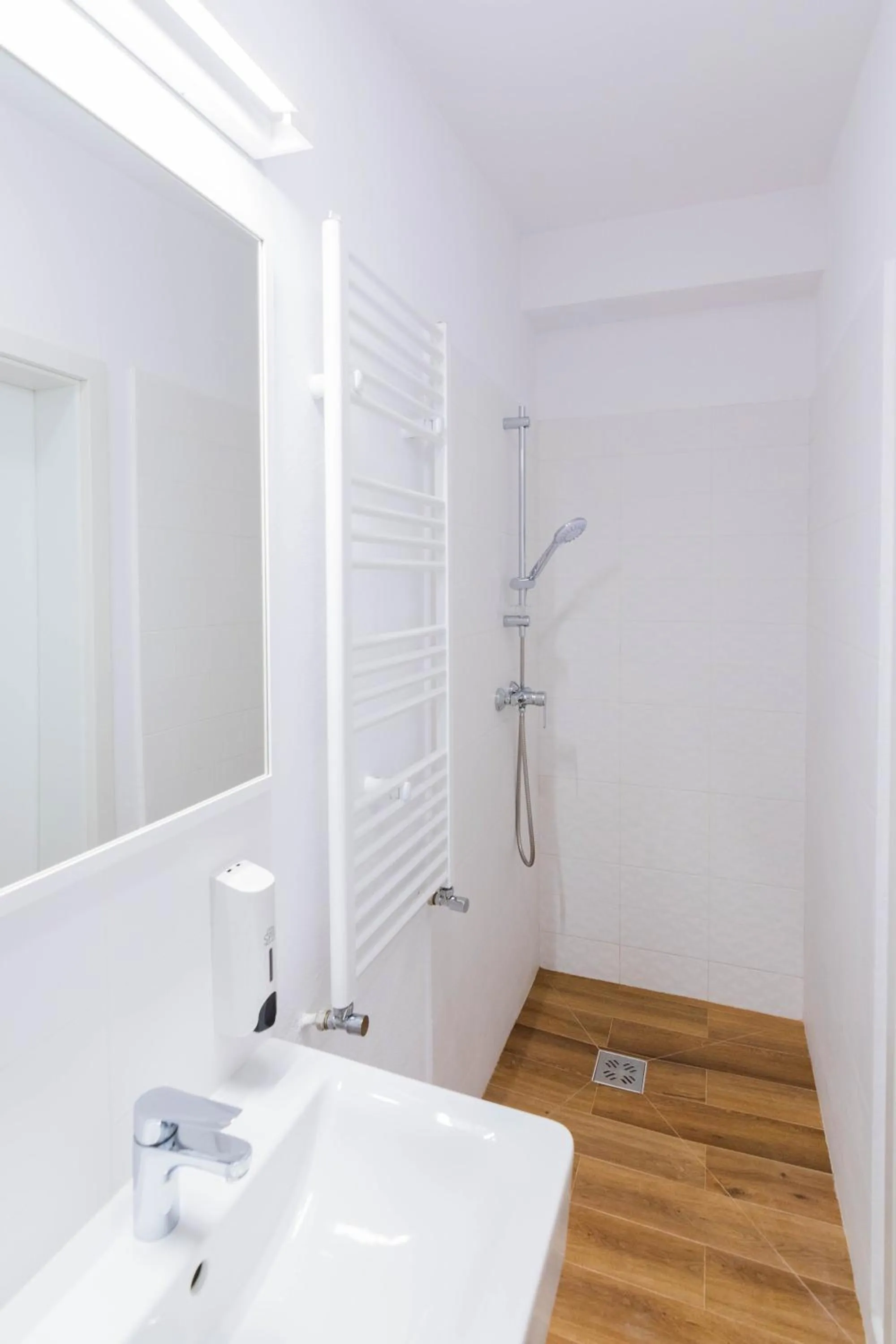 Shower in Hotel Urban