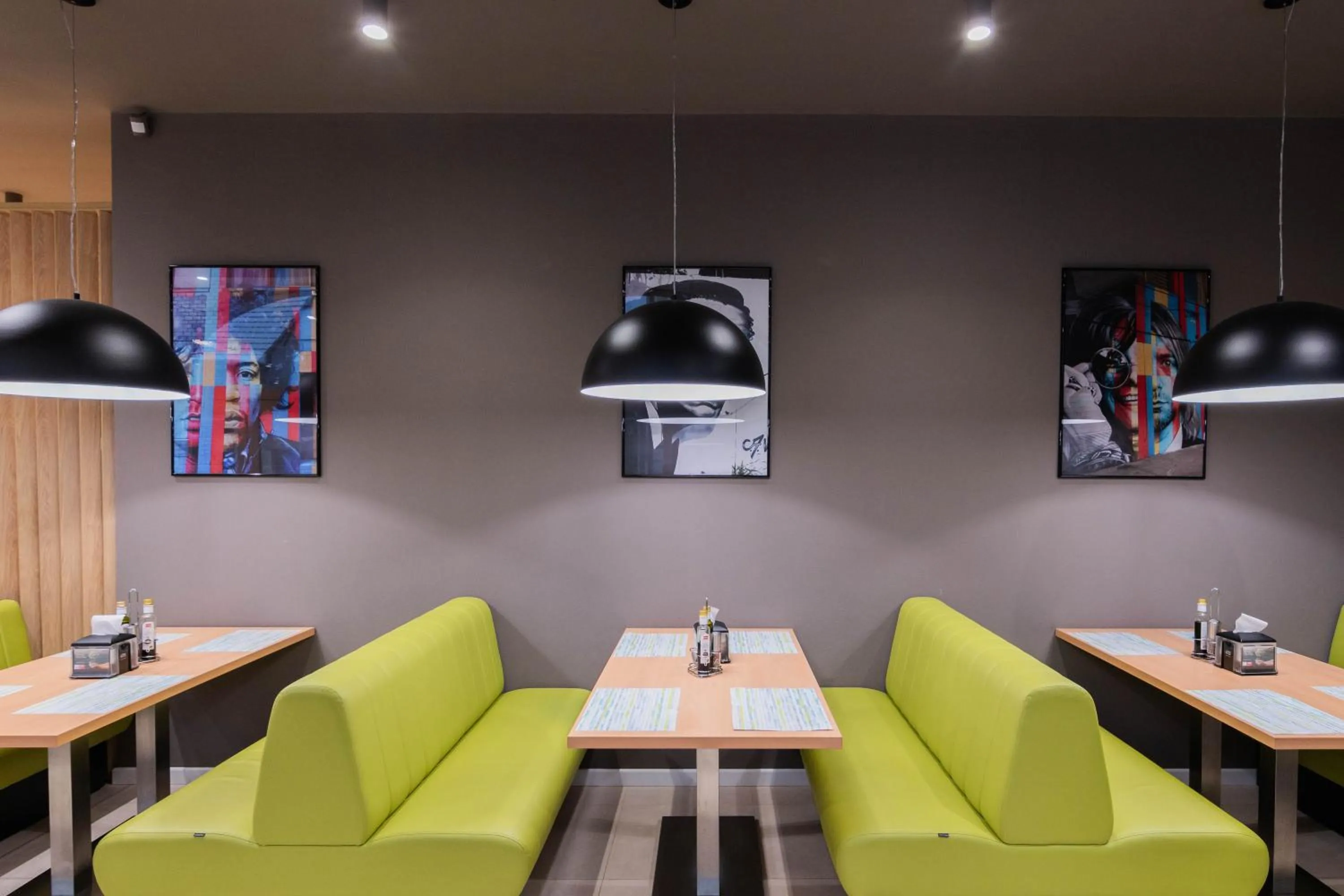 Restaurant/places to eat in Hotel Urban