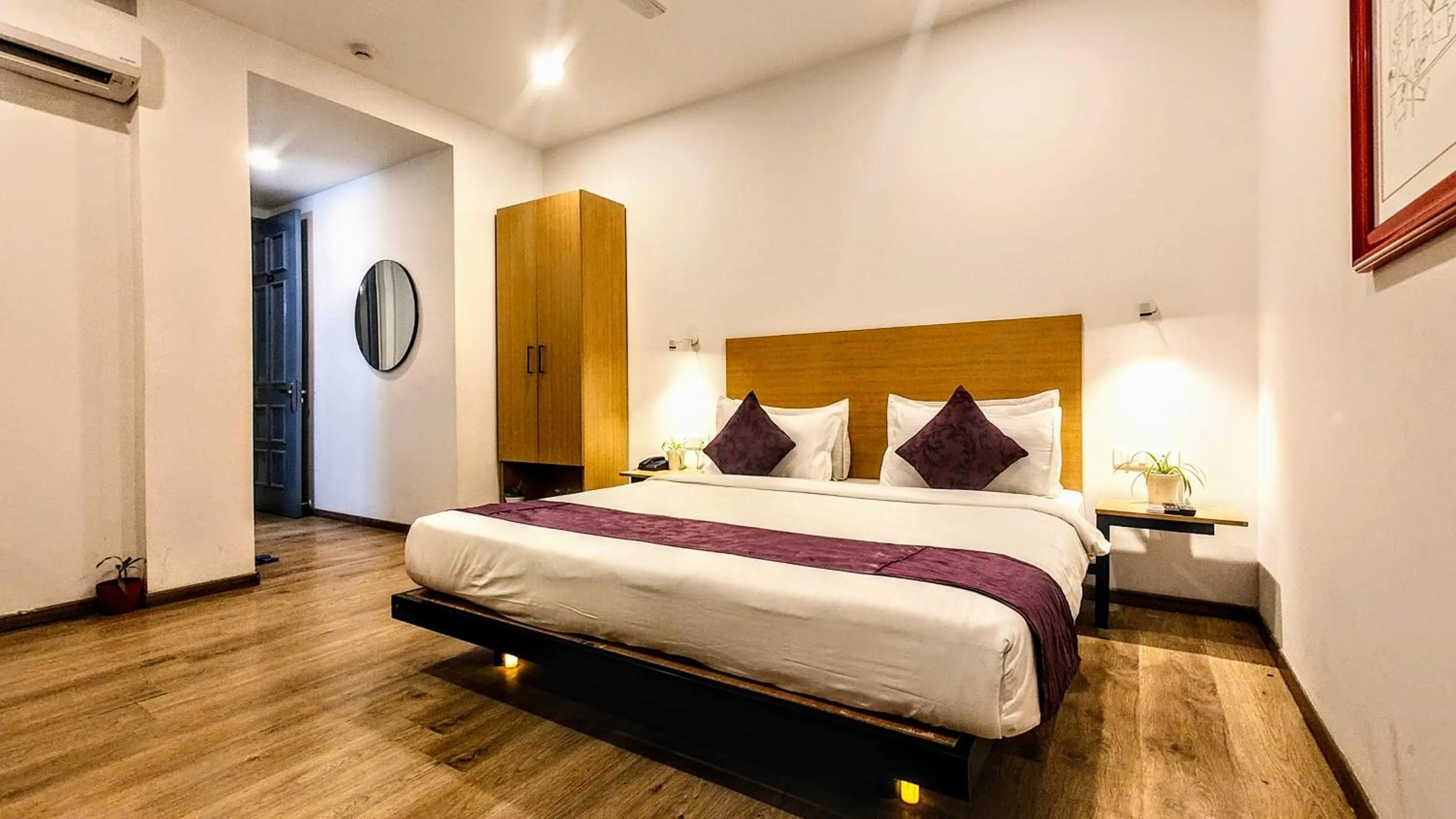 Bed in Hotel Mavens White Artemis Hospital Road Sector 52 Gurgaon