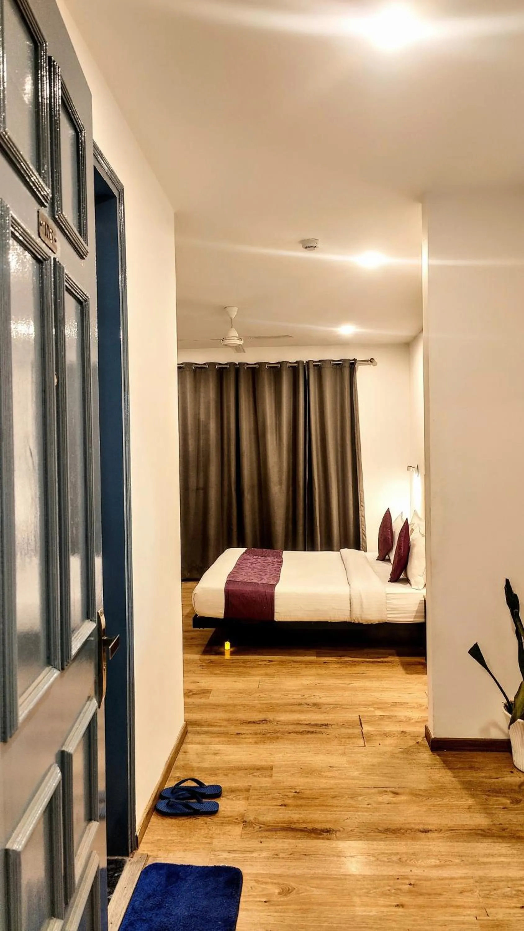 Bedroom, Bed in Hotel Mavens White Artemis Hospital Road Sector 52 Gurgaon
