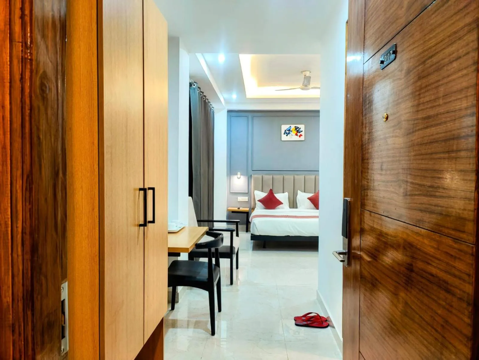 Bed in Hotel Mavens White Artemis Hospital Road Sector 52 Gurgaon