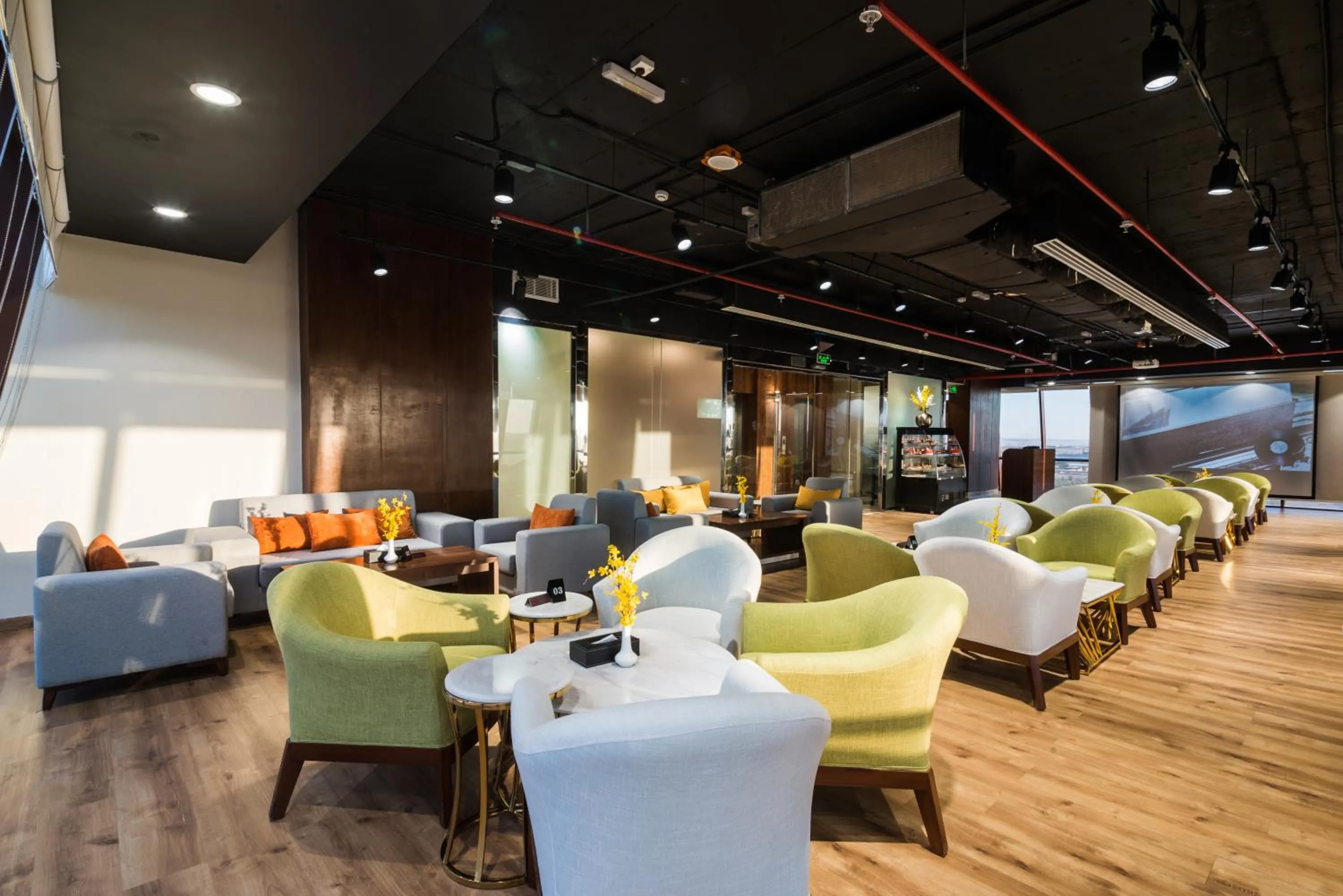 Restaurant/places to eat in Tulip Plaza Hotel