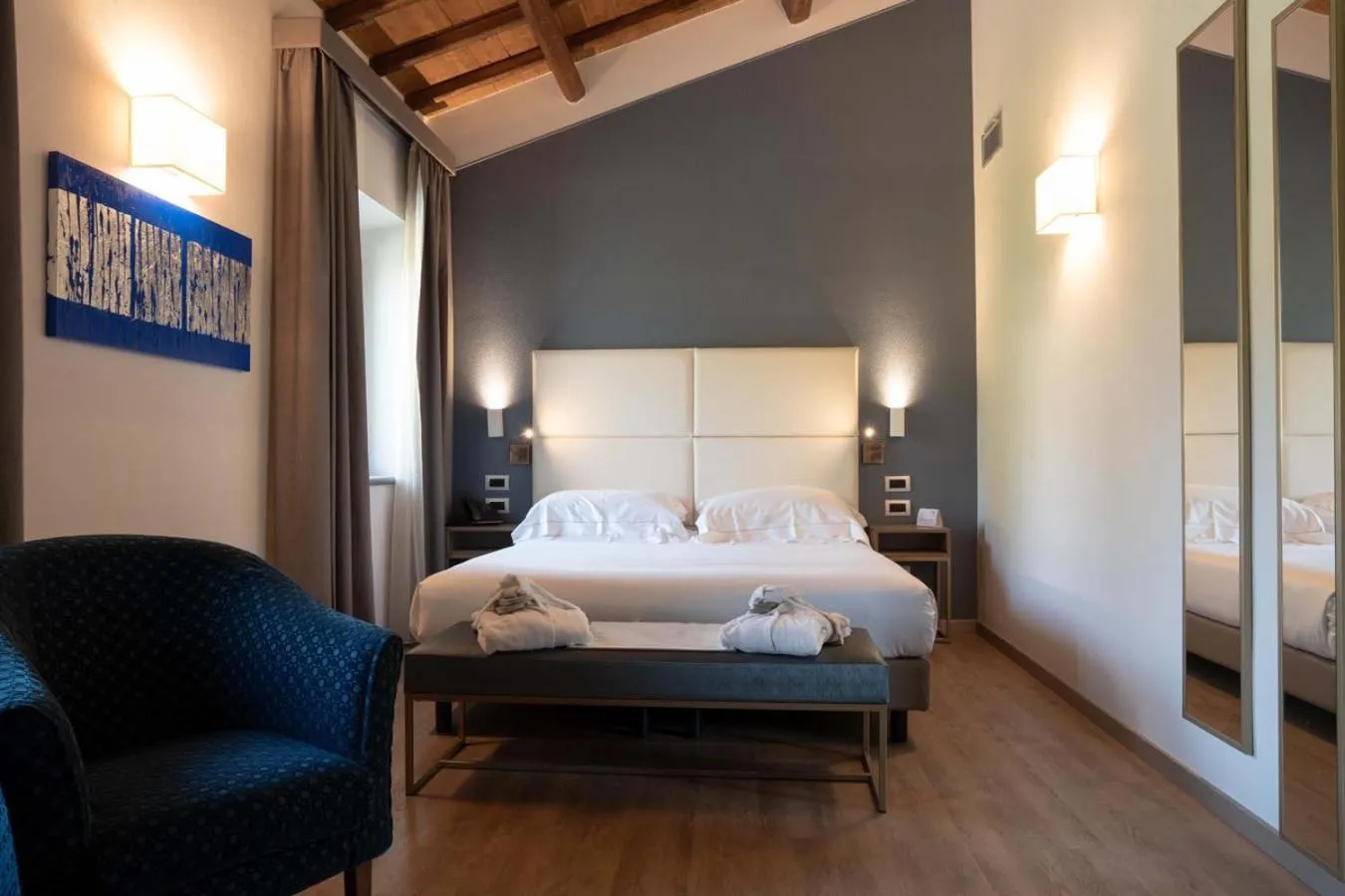 Staff, Bed in Le Cappuccinelle Suites&SPA