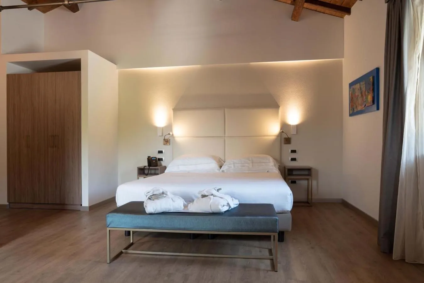 Staff, Bed in Le Cappuccinelle Suites&SPA