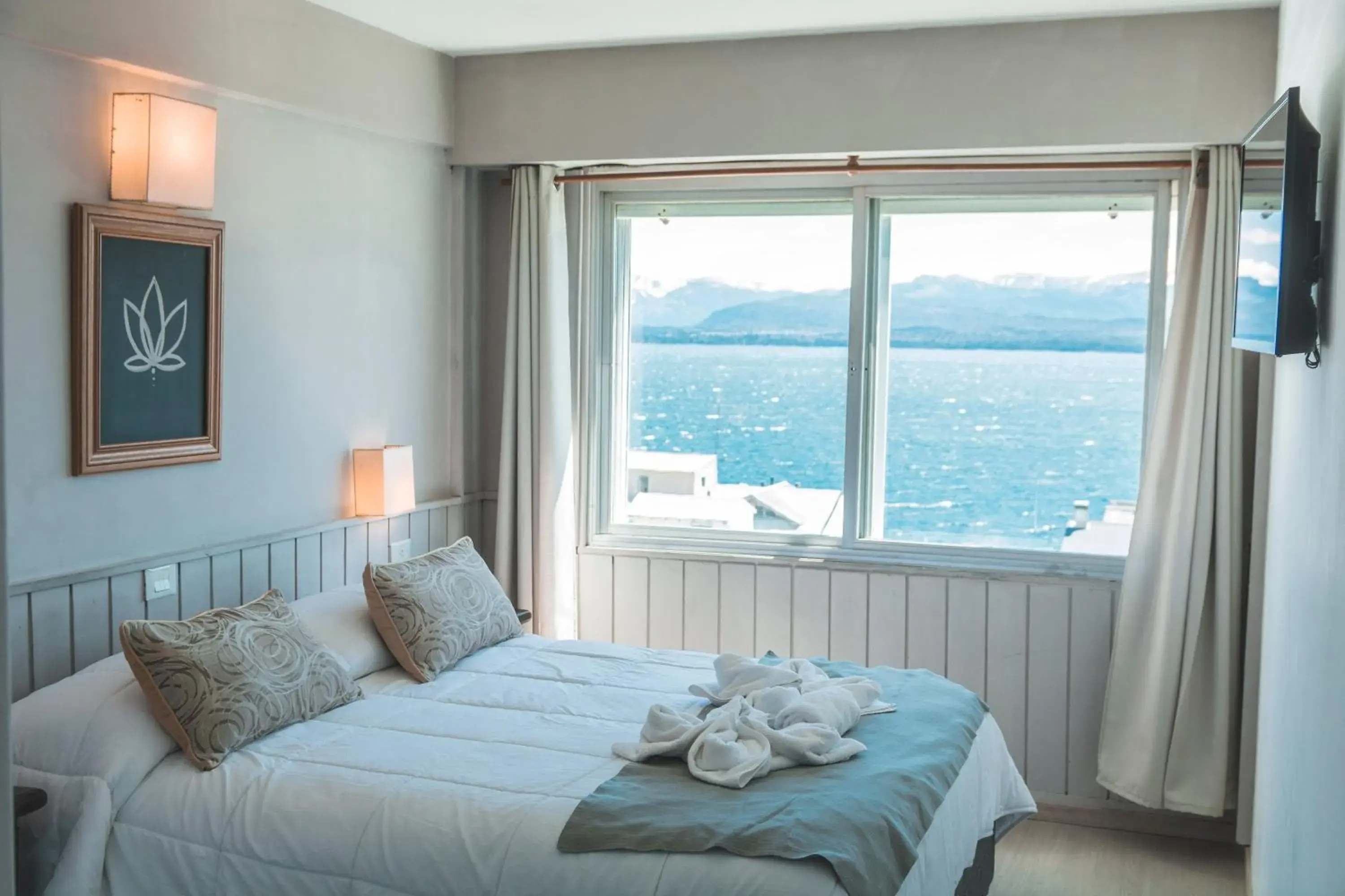 Superior Double Room with Lake View in Tangoinn Club Hotel Superior Double Room with Lake View in Tangoinn Club Hotel