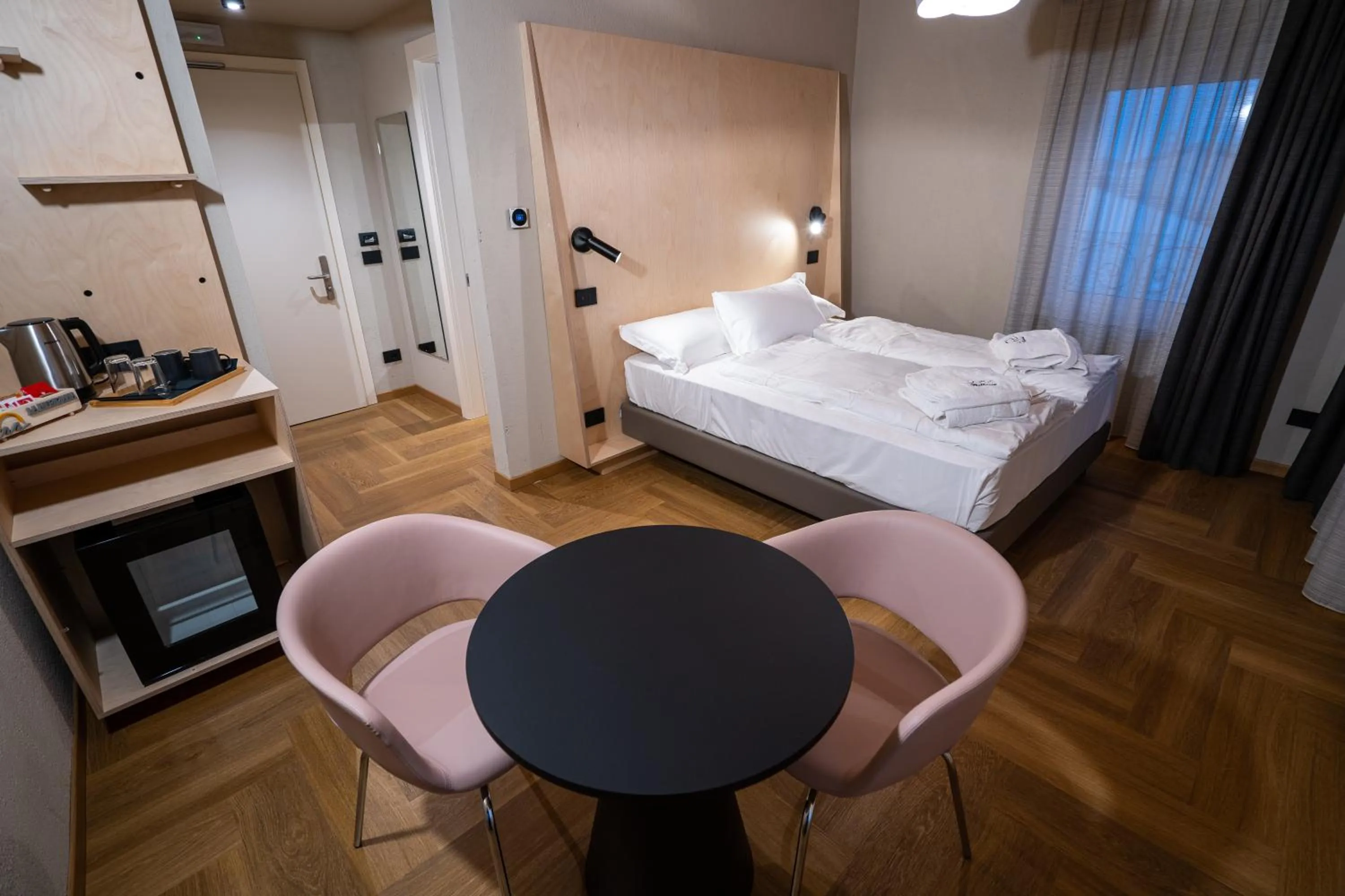 Photo of the whole room, Bed in La Meridiana