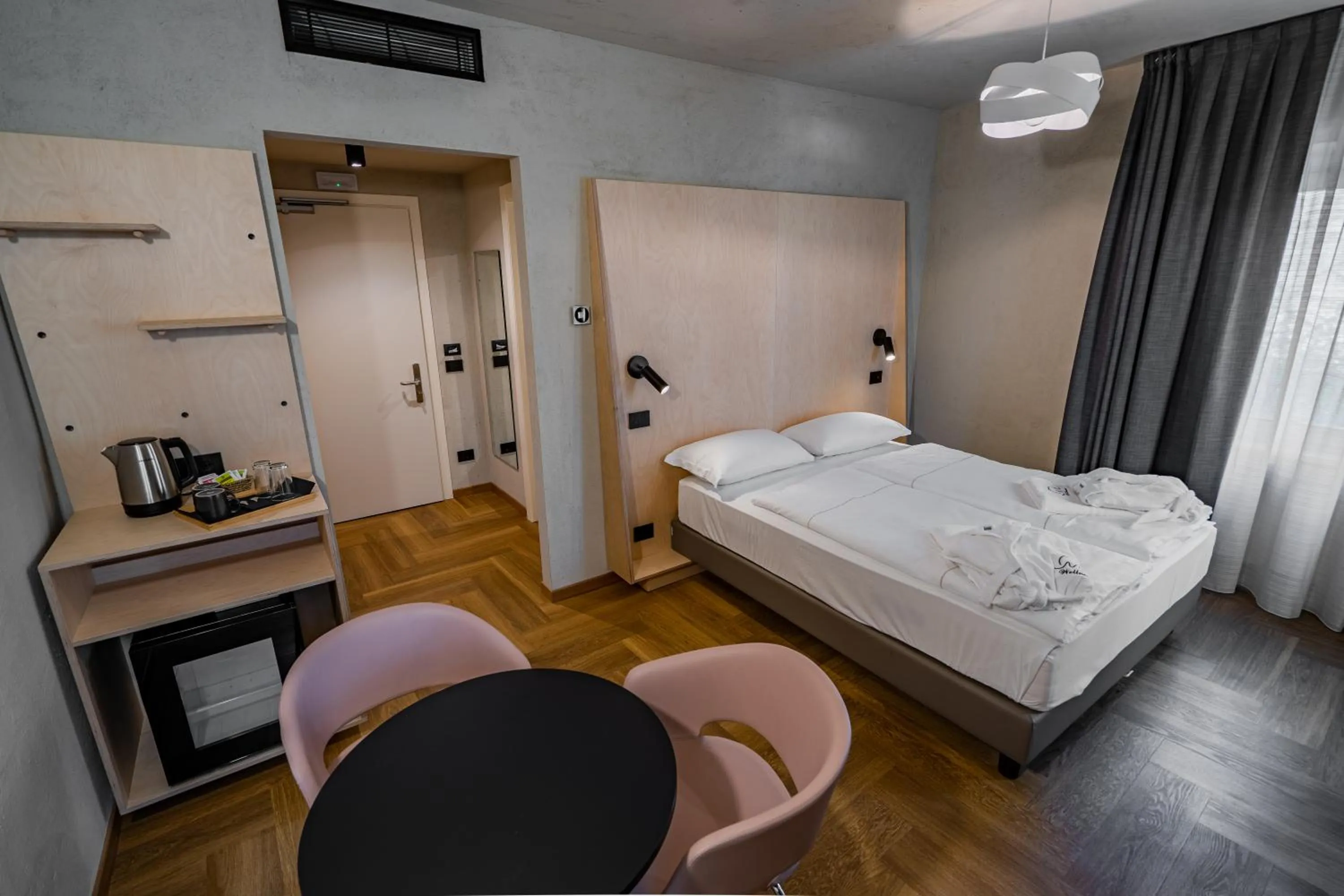 Photo of the whole room, Bed in La Meridiana