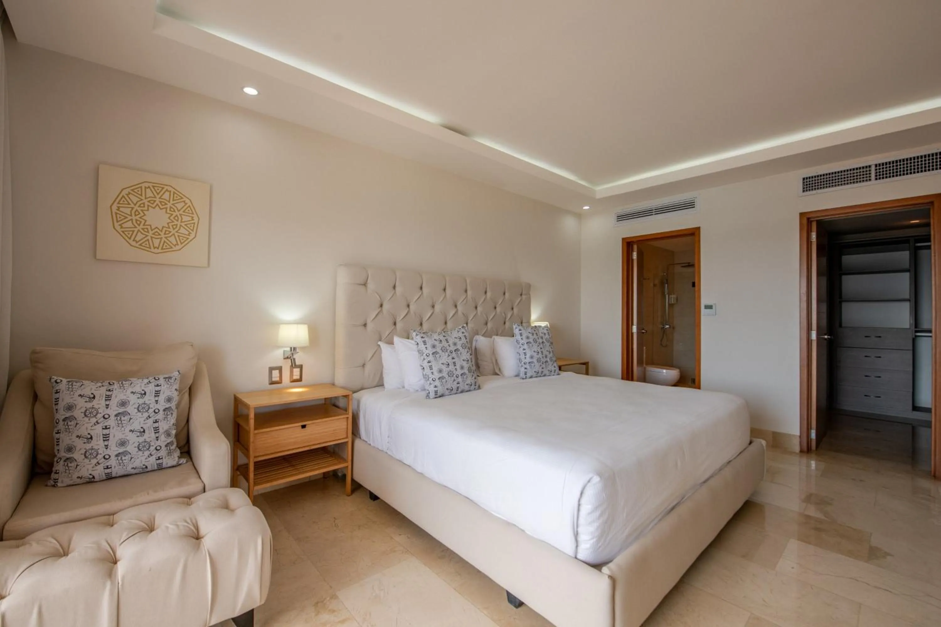 Shower, Bed in Hacienda Samana Bay Hotel