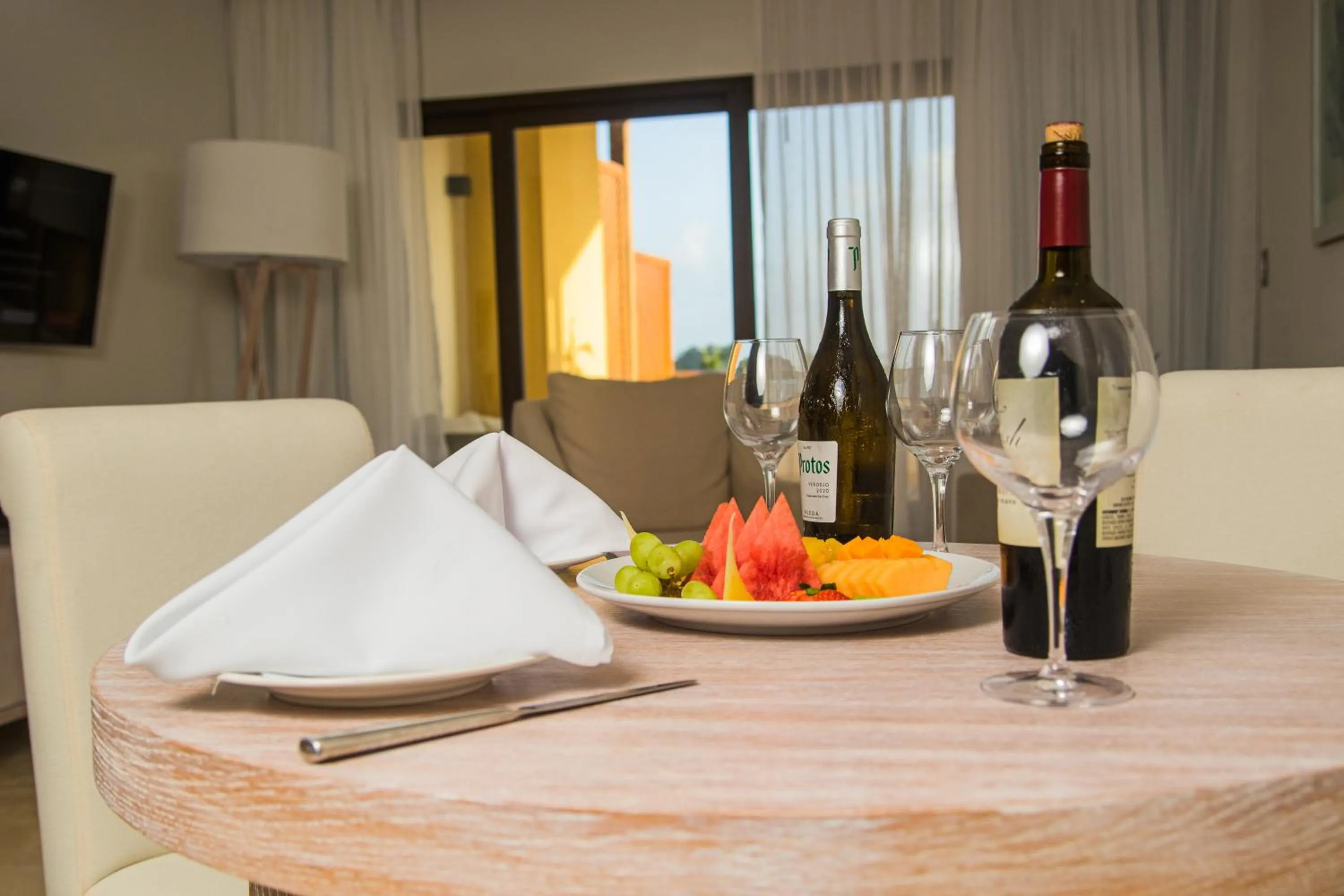 Food and drinks in Hacienda Samana Bay Hotel