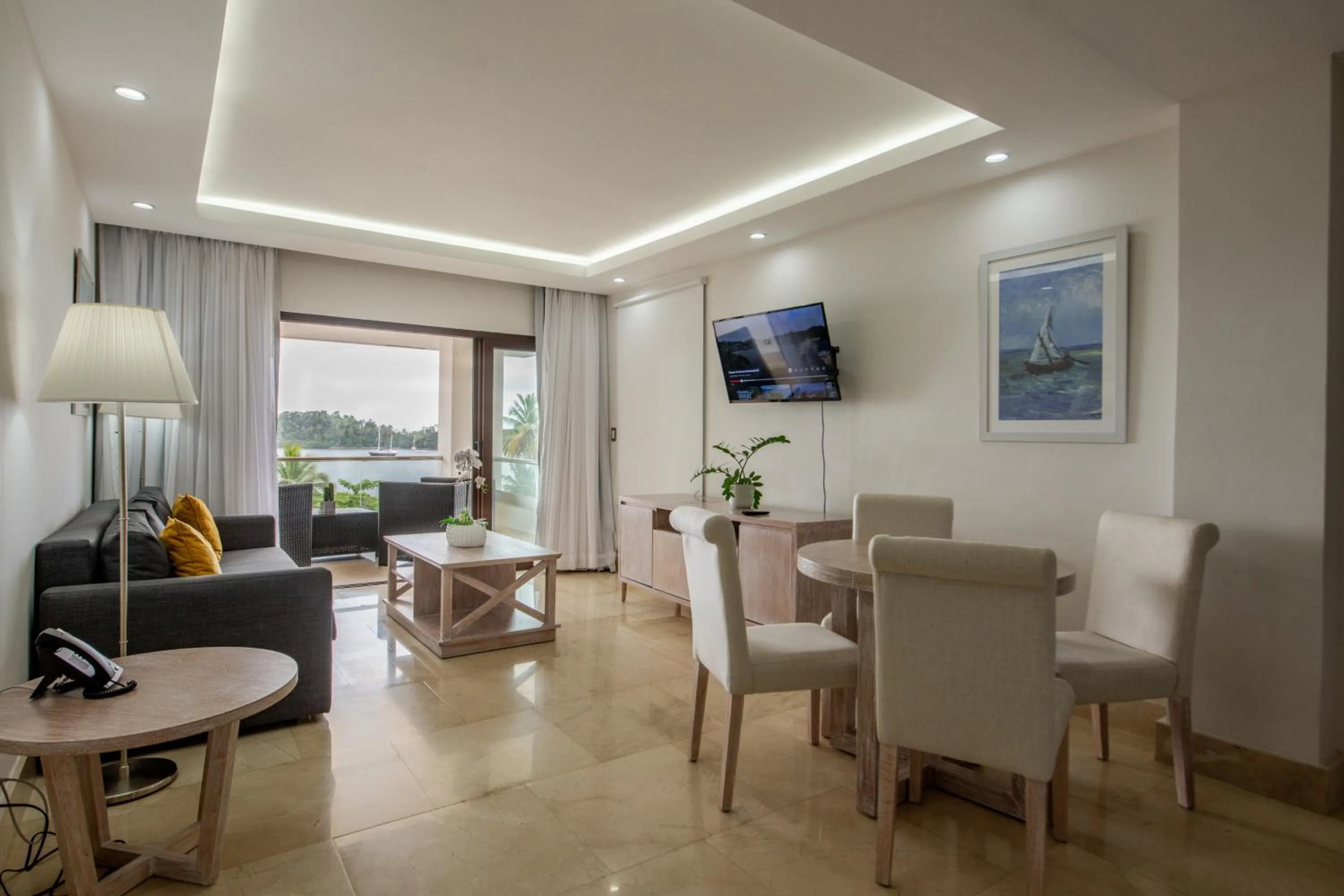 TV and multimedia in Hacienda Samana Bay Hotel