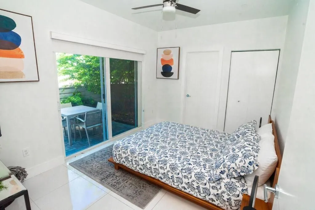 Bed in Across the Ocean few steps to beach contemporary three Bedroom townhouse
