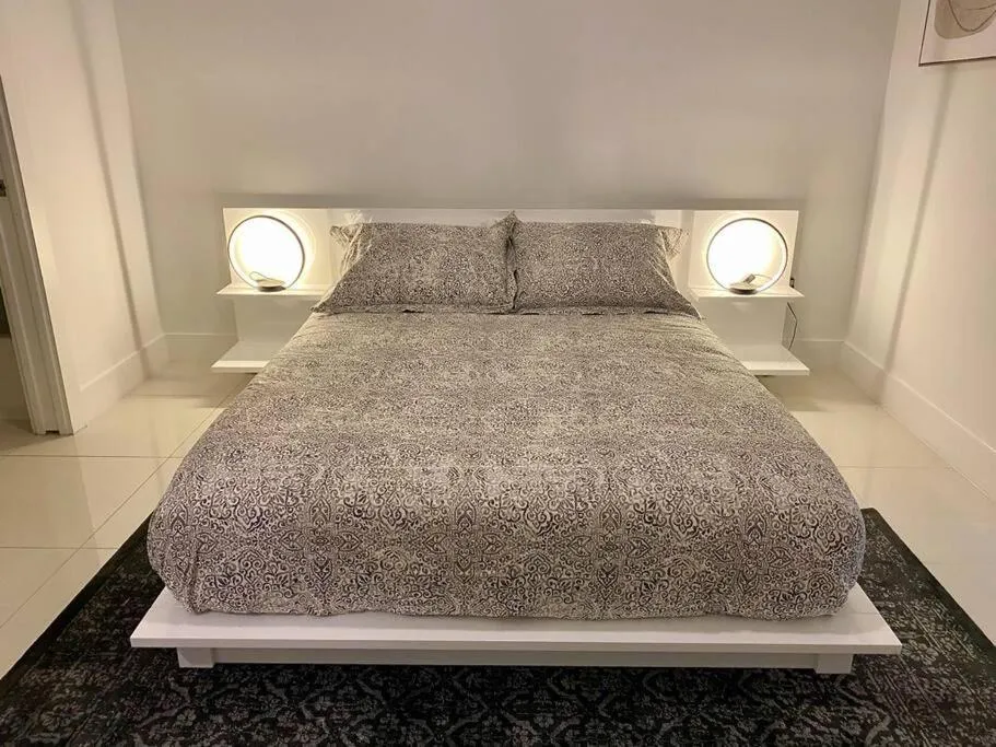 Bed in Across the Ocean few steps to beach contemporary three Bedroom townhouse